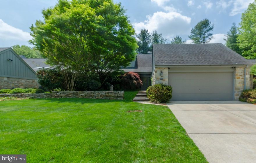 Immaculate and rarely available 4BR/2.5 BA with Den (or 5th BR) interior in the heart of Rockland. 1st floor Master Suite w/ walk-in & lux bath. Open working space on 2nd lvl overlooking 2-story LR & DR. Vaulted wood ceilings with exposed beams. Private rear patio with mature plantings. Secluded front terrace off kitchen ideal for outdoor dining. Full service gated community with pool & tennis!