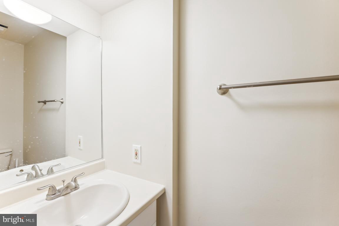 LANDSDOWNE - Residential Lease