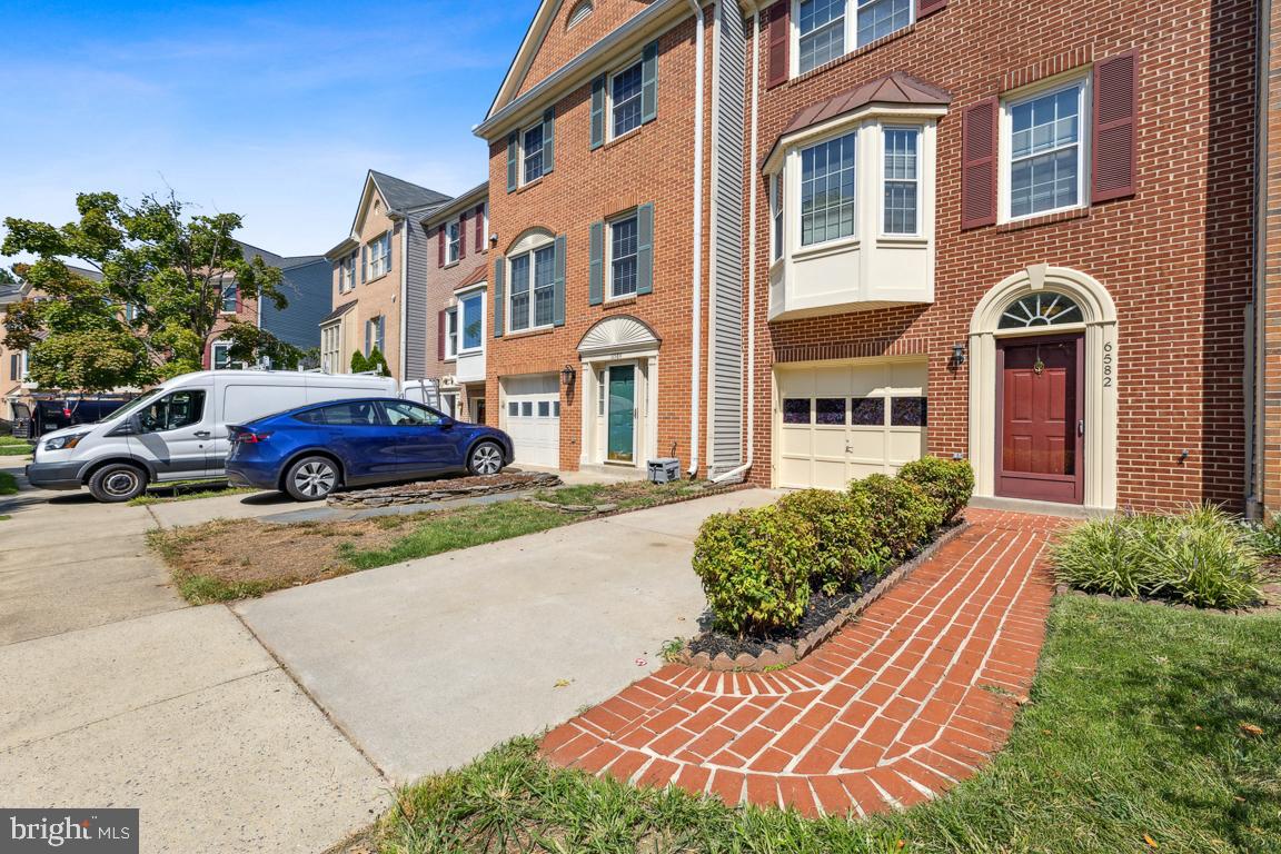 LANDSDOWNE - Residential Lease