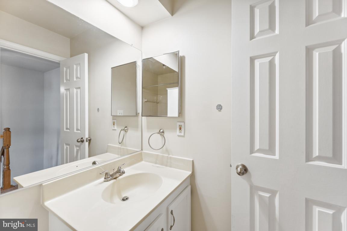 LANDSDOWNE - Residential Lease