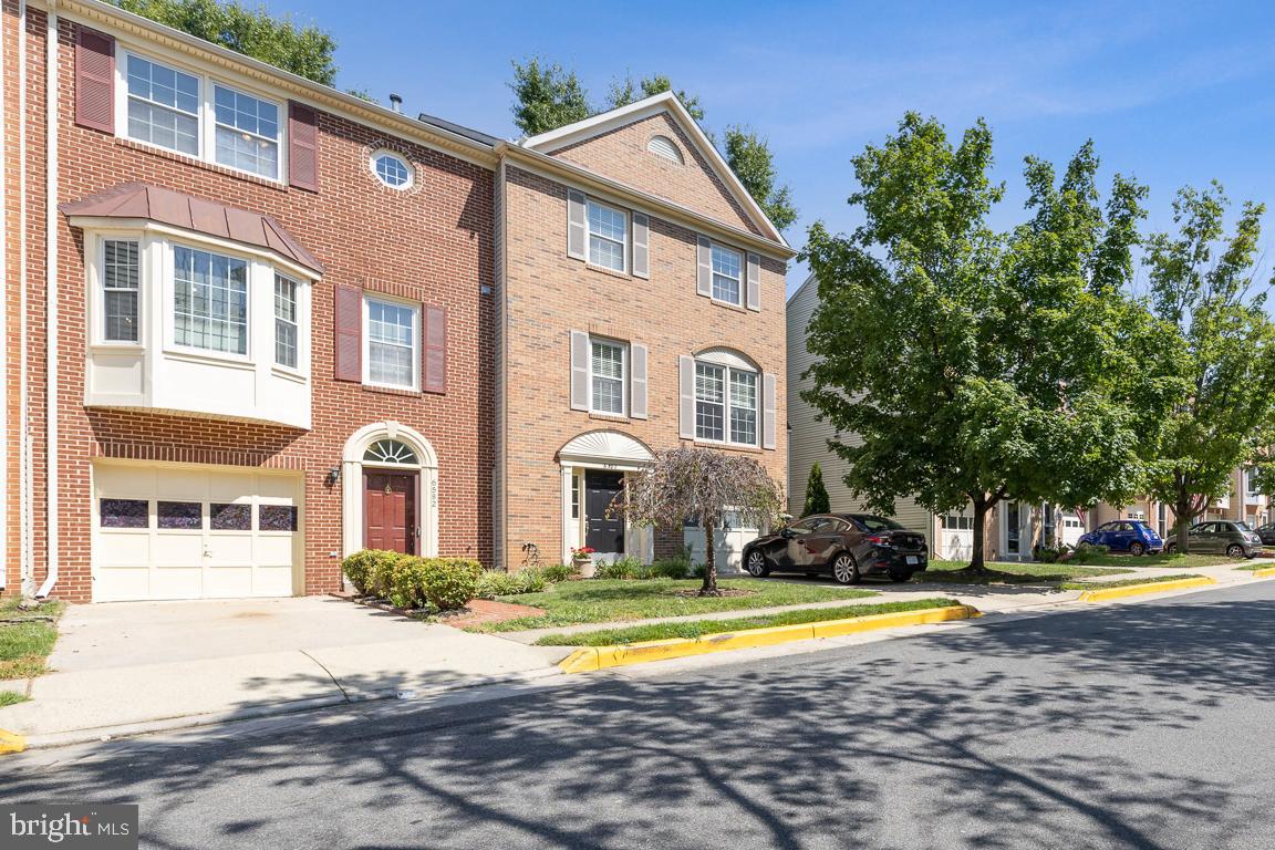 LANDSDOWNE - Residential Lease