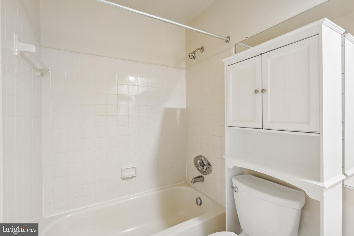 LANDSDOWNE - Residential Lease