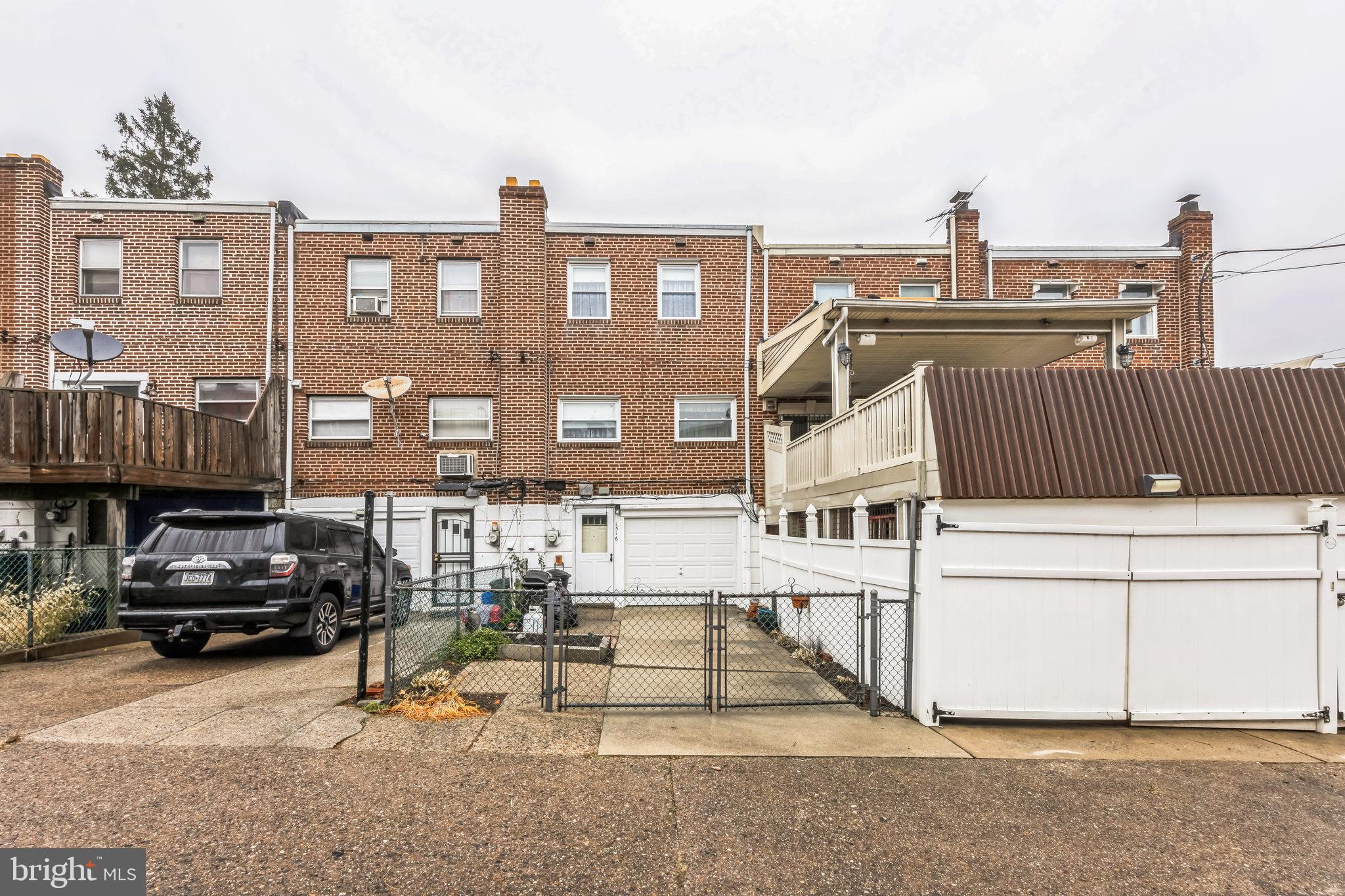 OXFORD CIRCLE - Residential