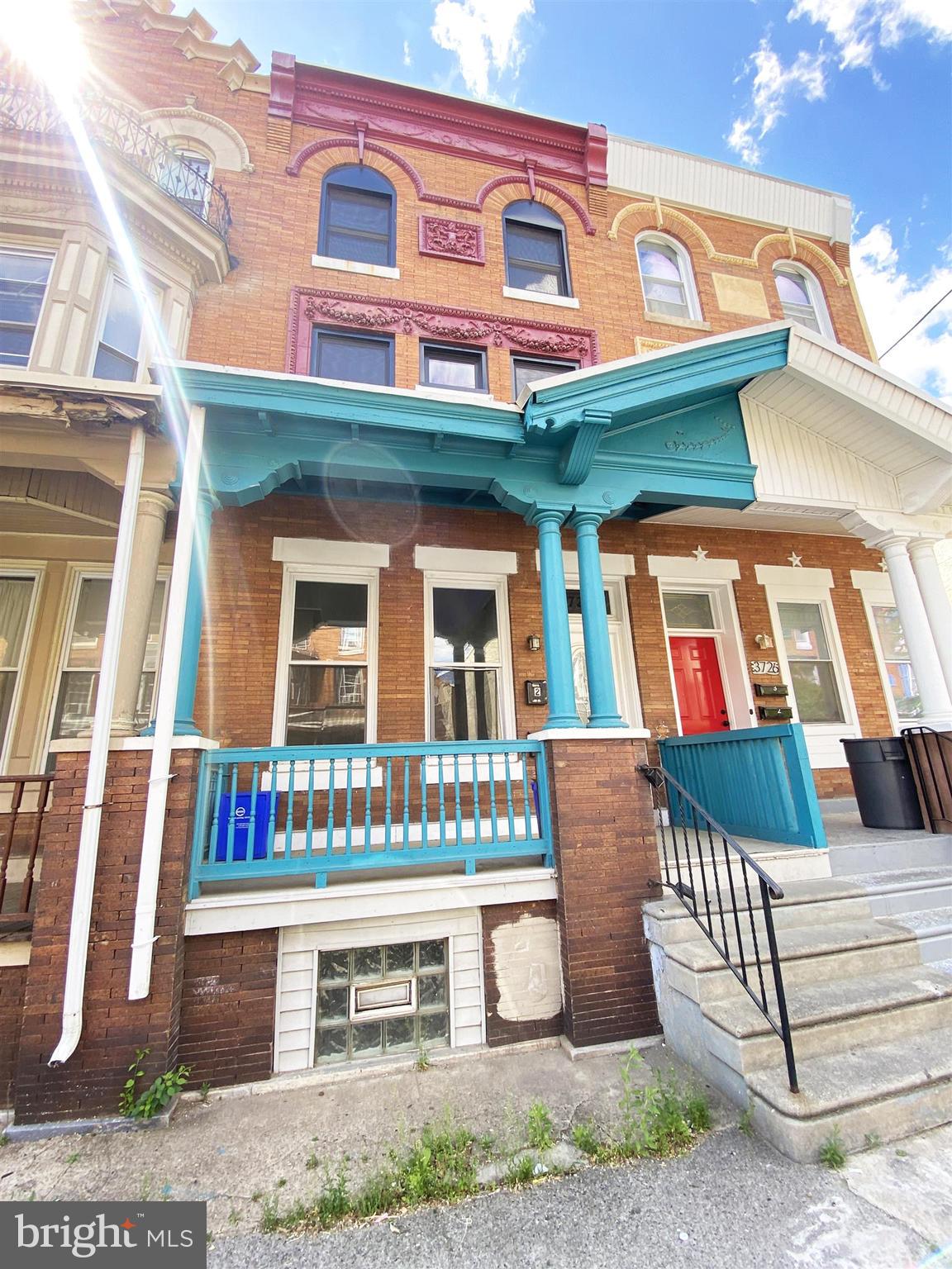 💵🏡Welcome to this renovated duplex investment opportunity in North Philadelphia!📍 This property features new doors and freshly painted walls throughout. The first-floor unit includes 2 spacious bedrooms 🛏️, 1 full bathroom, and a kitchen 🍽️ adjacent to a large living/dining area. 🍀 The second unit spans two levels: the first floor offers 1 bedroom 🛏️, 1 full bathroom 🚽🛁, a living/dining area 🛋️, and a kitchen. 🍽️ Upstairs, the second floor includes 3 additional bedrooms and a full bathroom. This legally zoned duplex is conveniently located near libraries 📕, metro stations 🚇, grocery stores 🏪, hospitals 🏥, hotels 🏨, and more. Don't miss out on making this investment opportunity yours! Schedule your showing now!