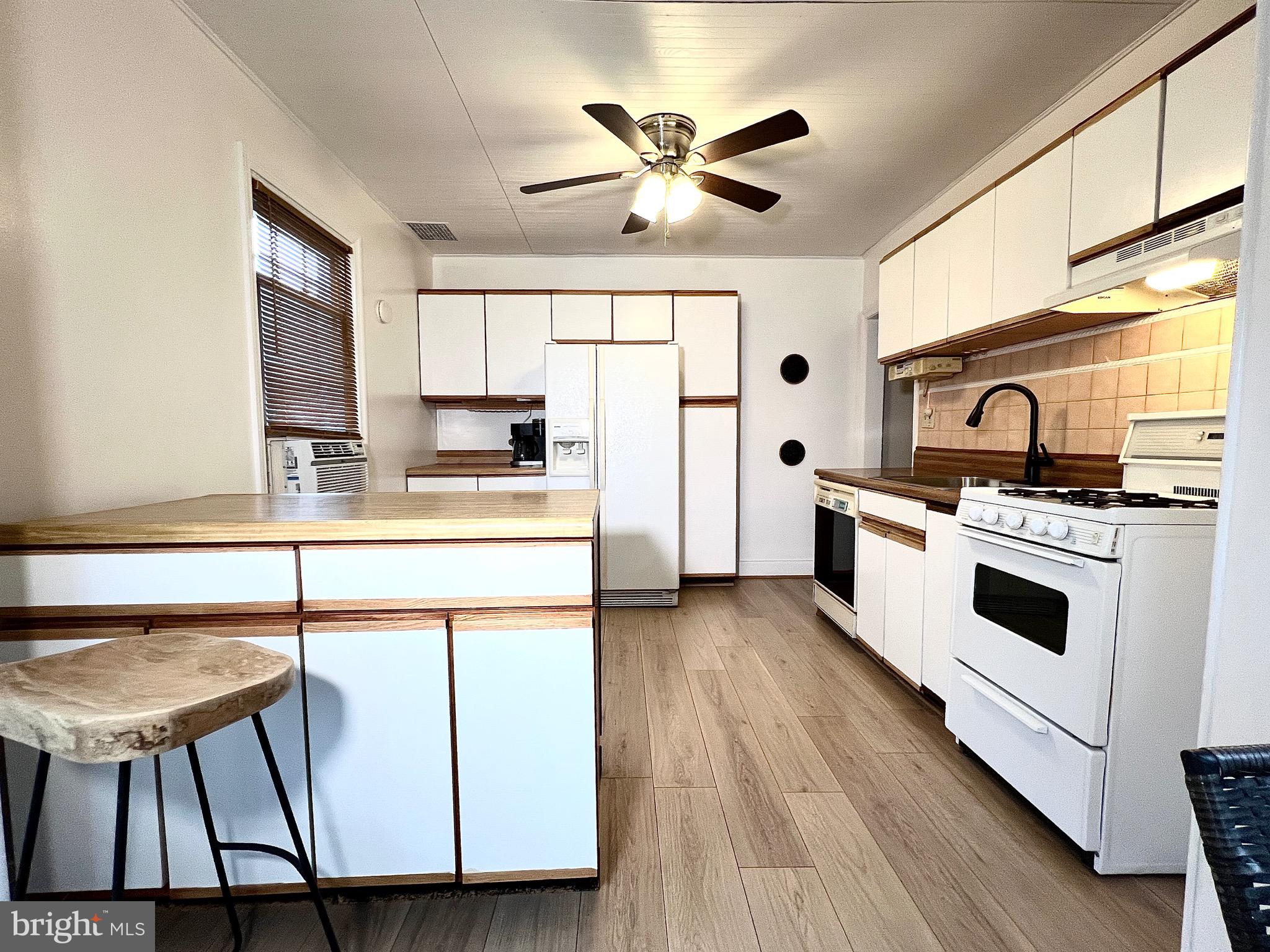 HOMECREST - Residential Lease