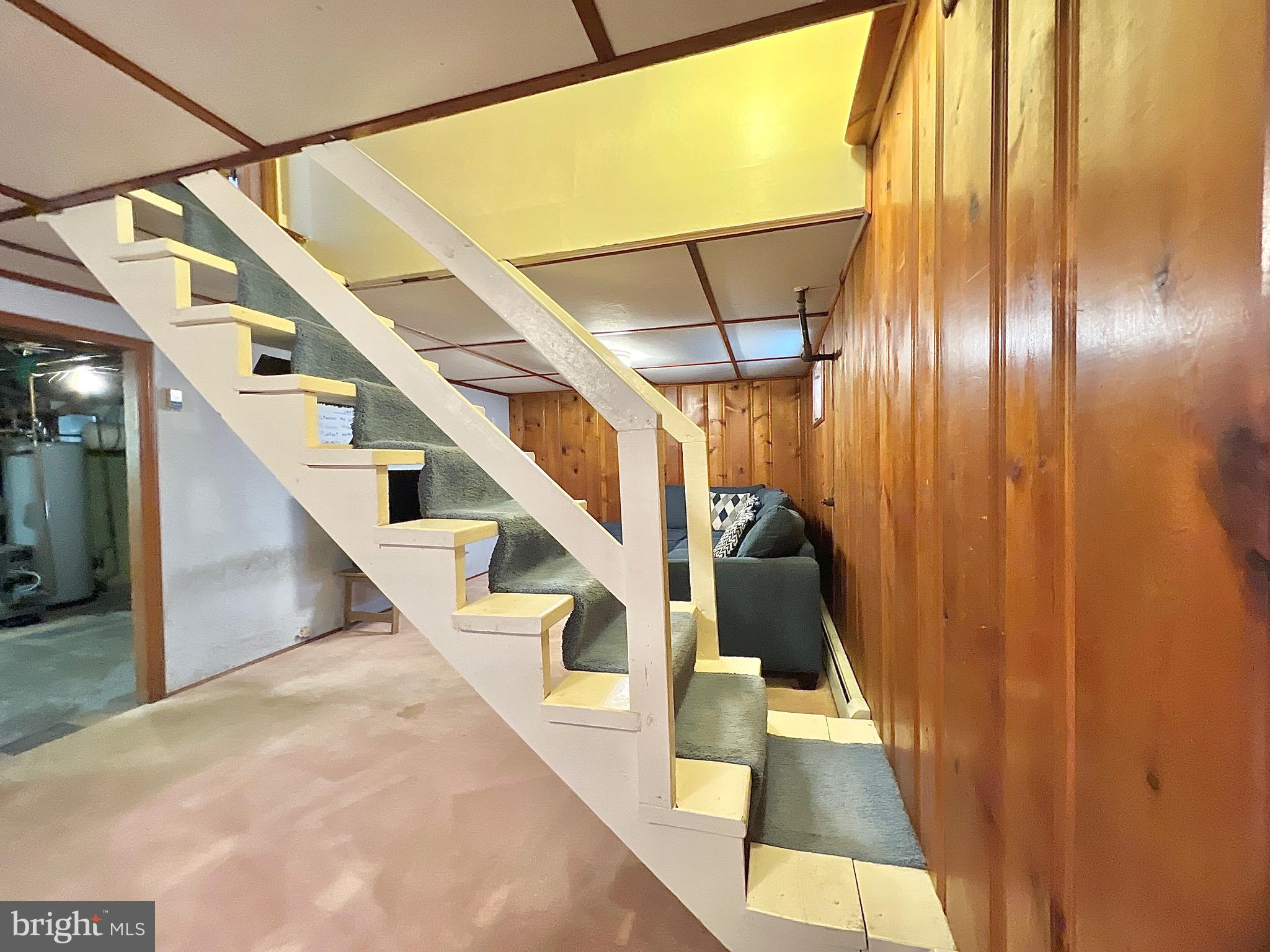 HOMECREST - Residential Lease