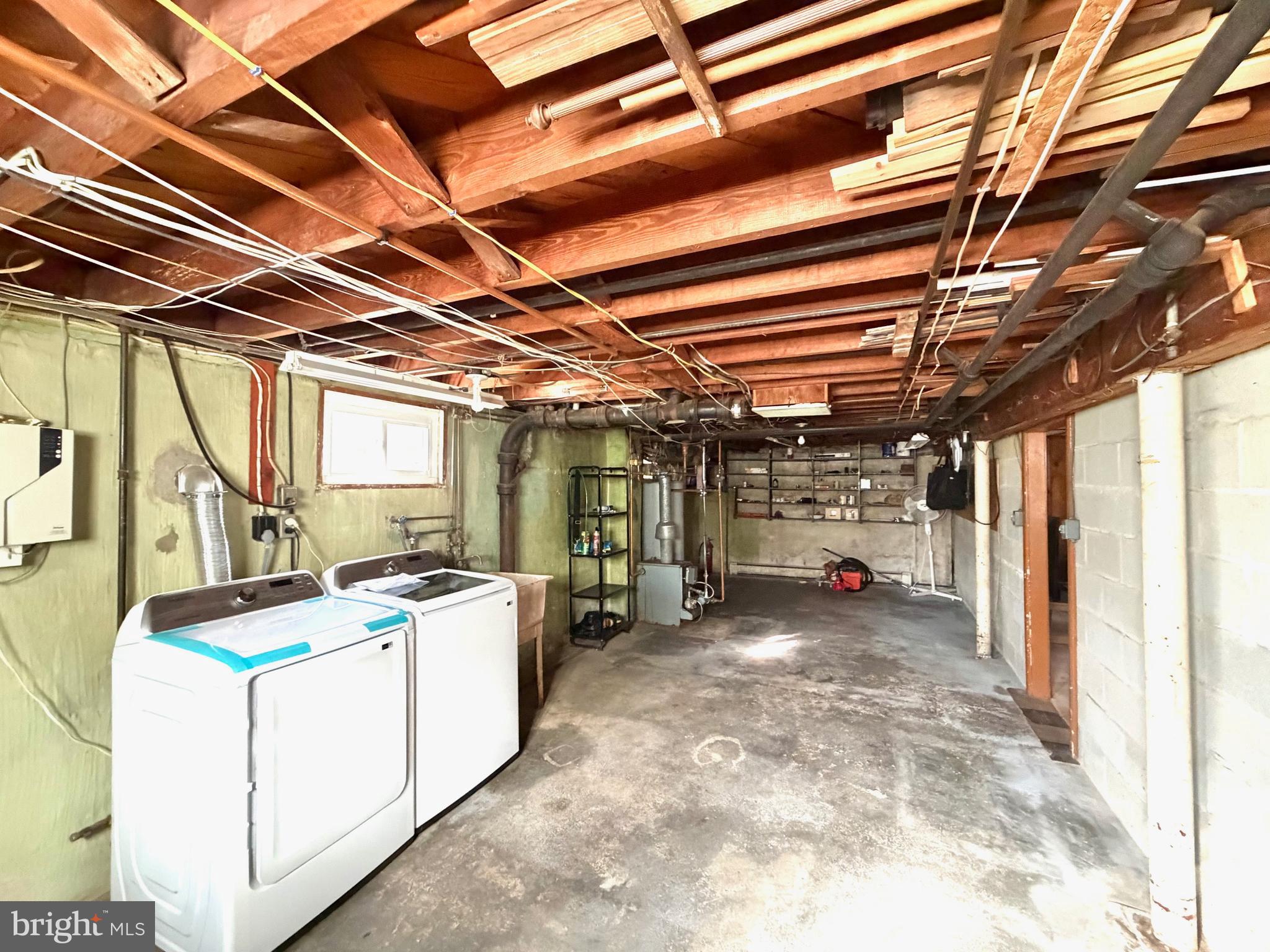 HOMECREST - Residential Lease