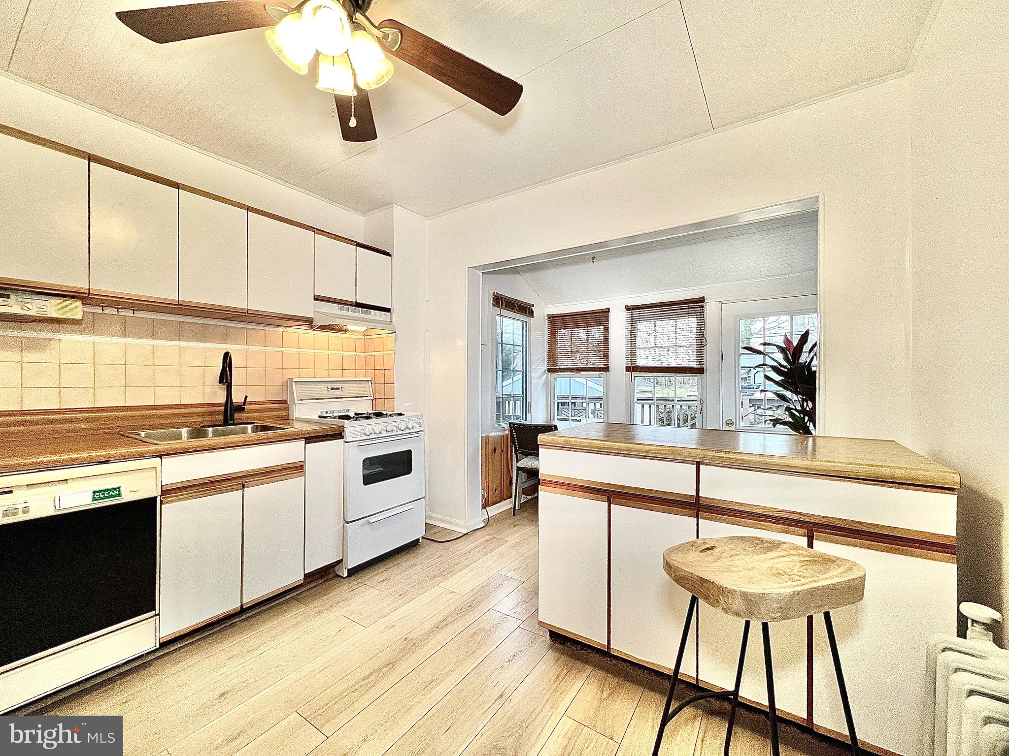 HOMECREST - Residential Lease