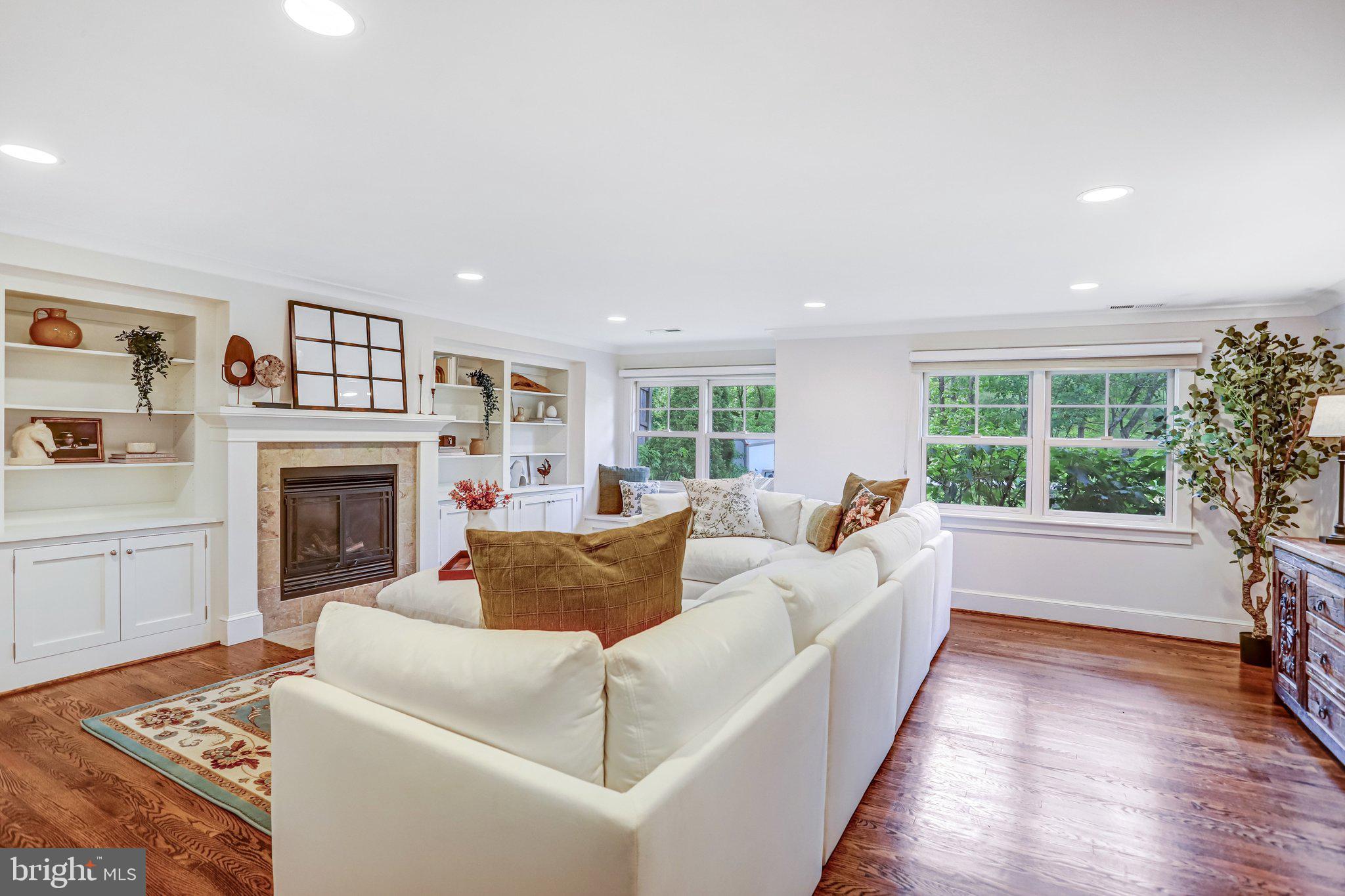 KENSINGTON PARK - Residential