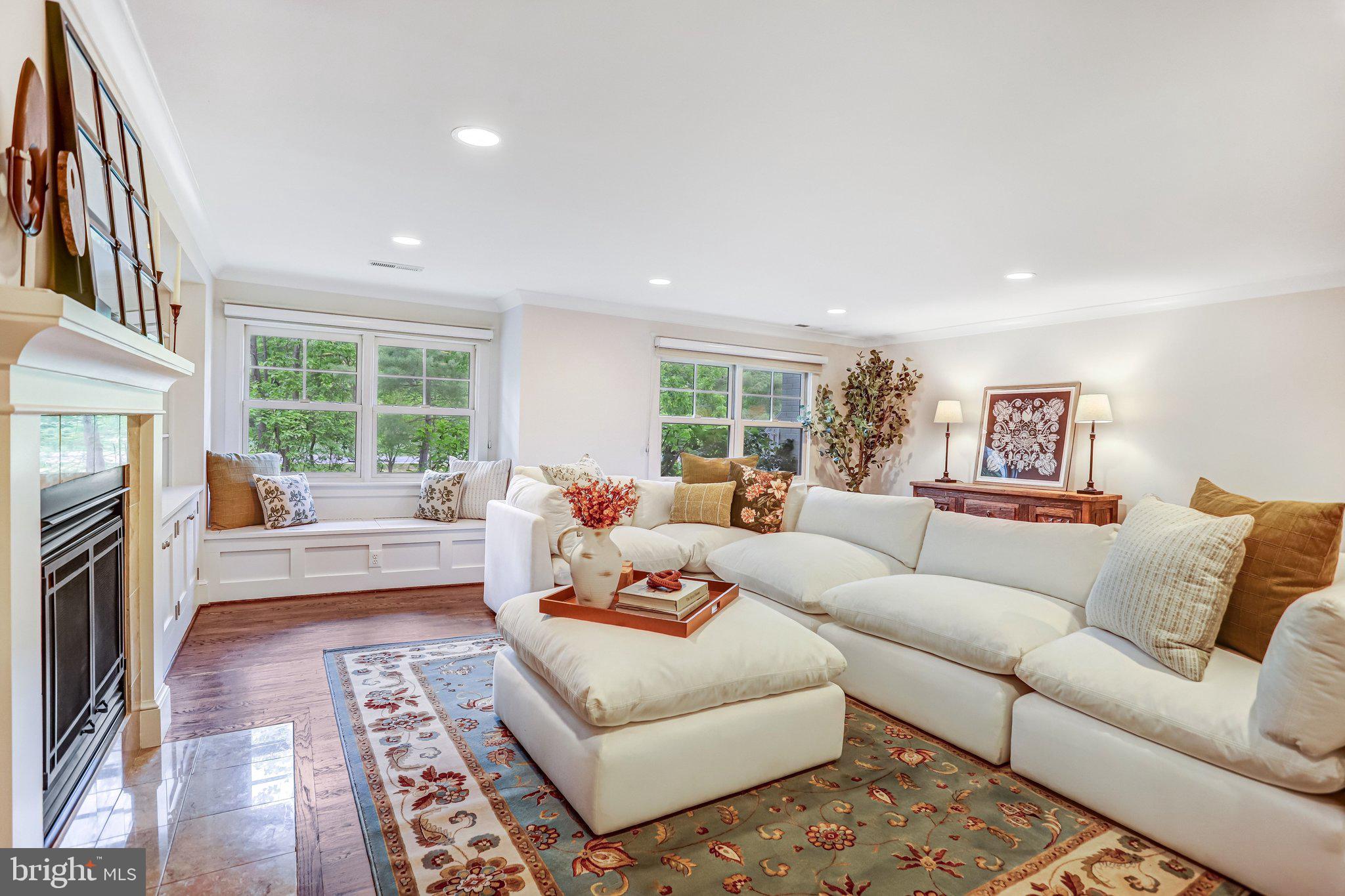 KENSINGTON PARK - Residential