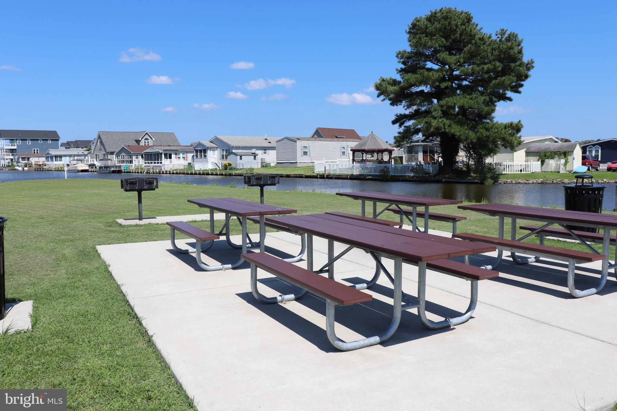 SHADY PARK - Residential