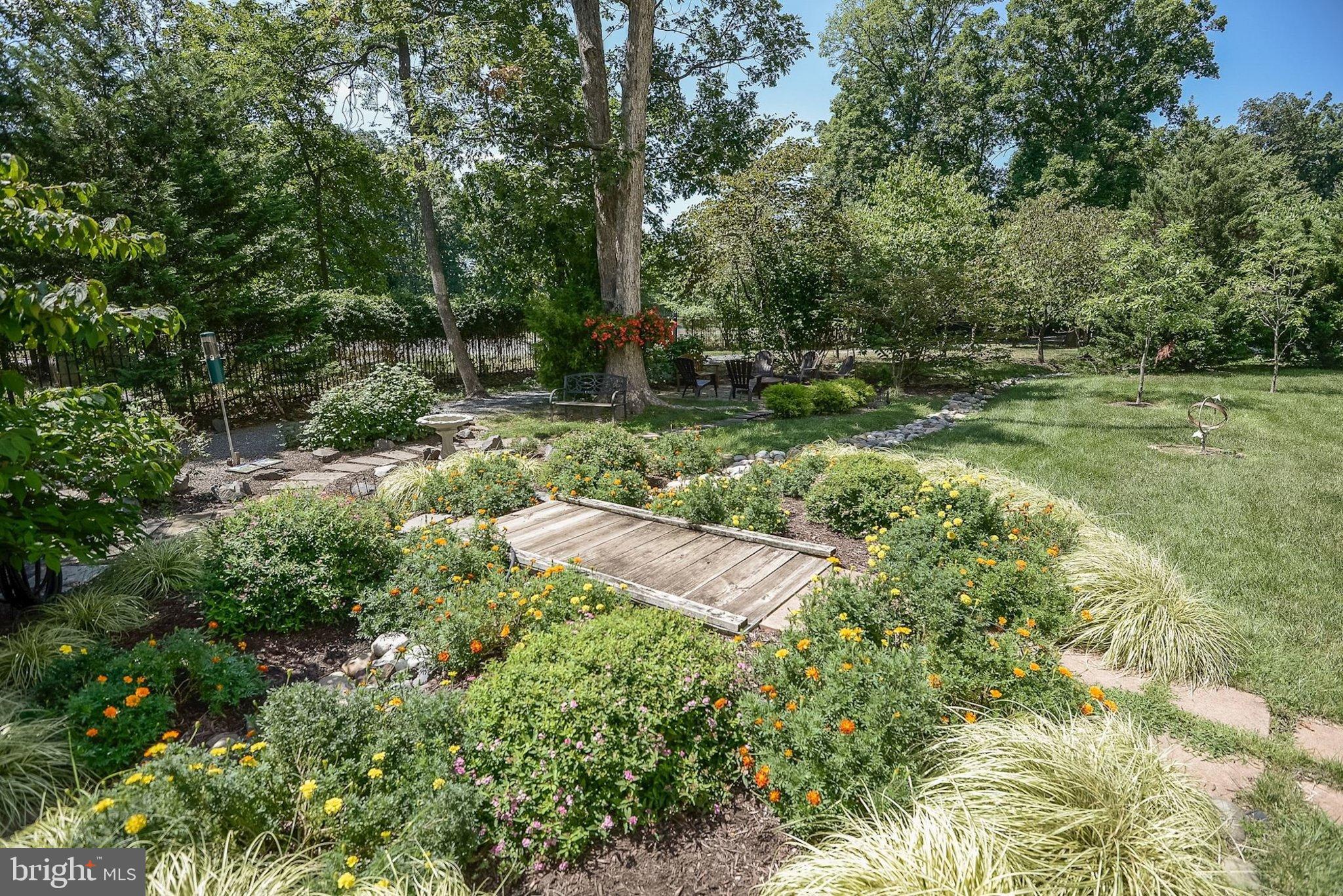 LANSDOWNE WOODS - Residential Lease