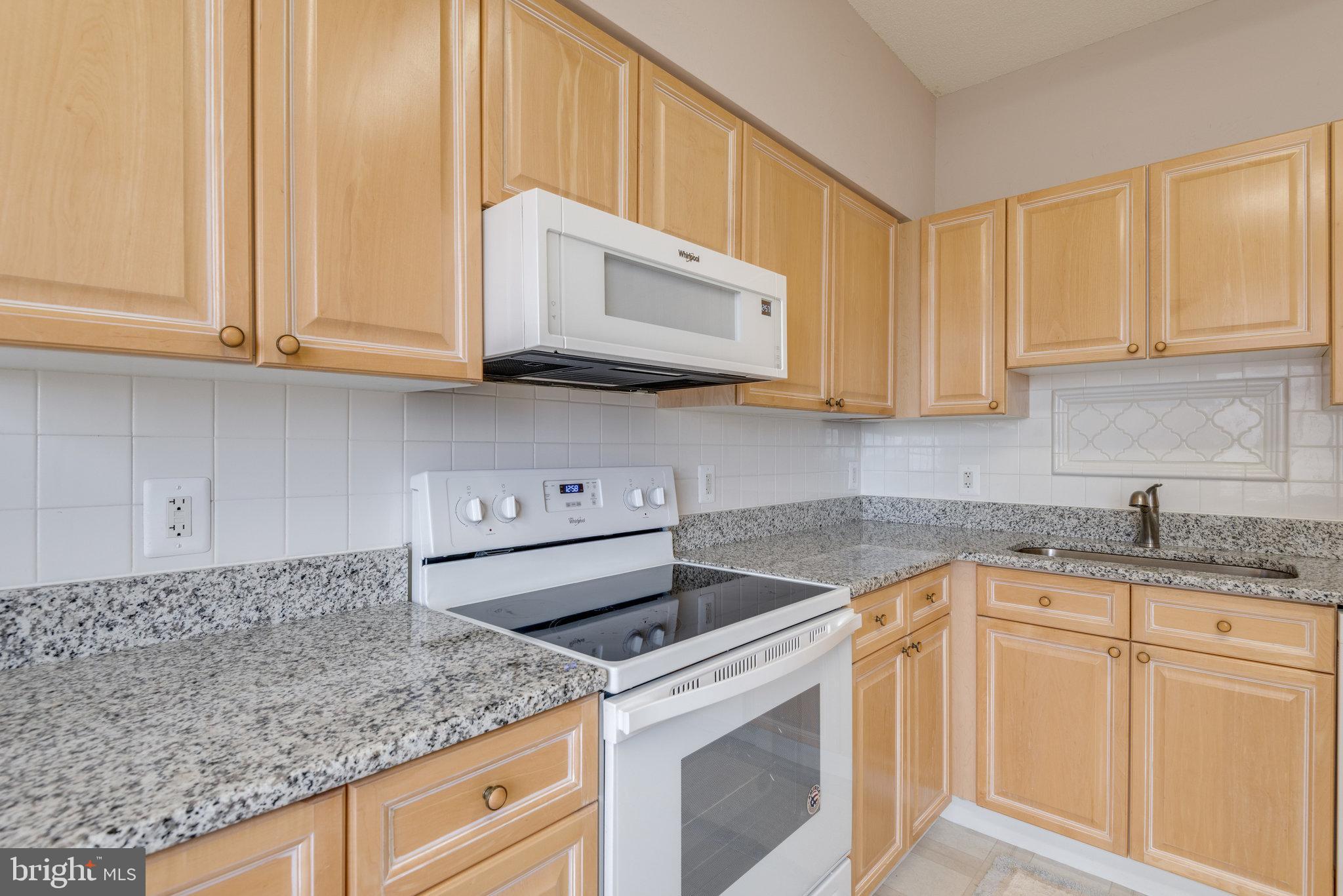 LANSDOWNE WOODS - Residential Lease