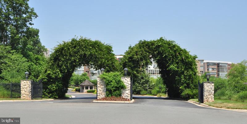 LANSDOWNE WOODS - Residential Lease