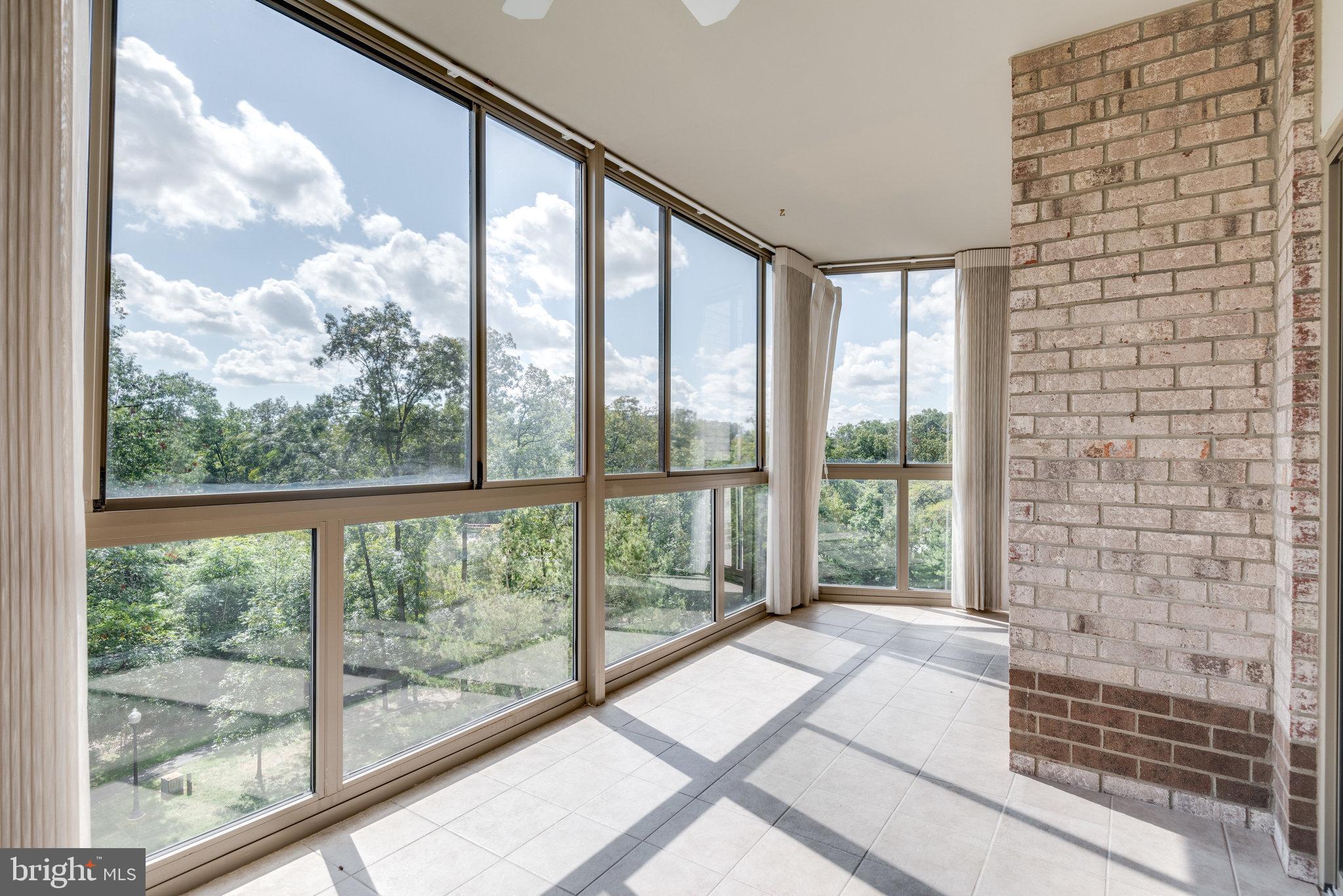 LANSDOWNE WOODS - Residential Lease