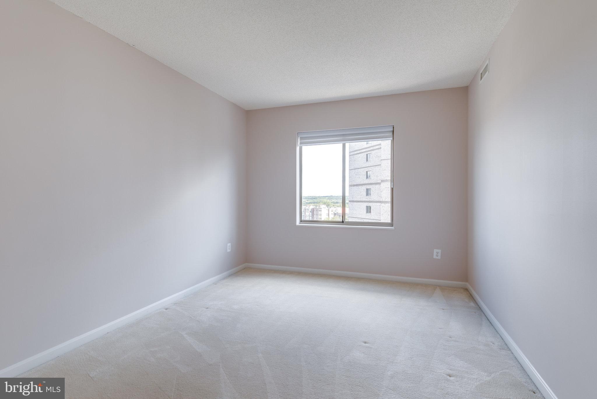 LANSDOWNE WOODS - Residential Lease