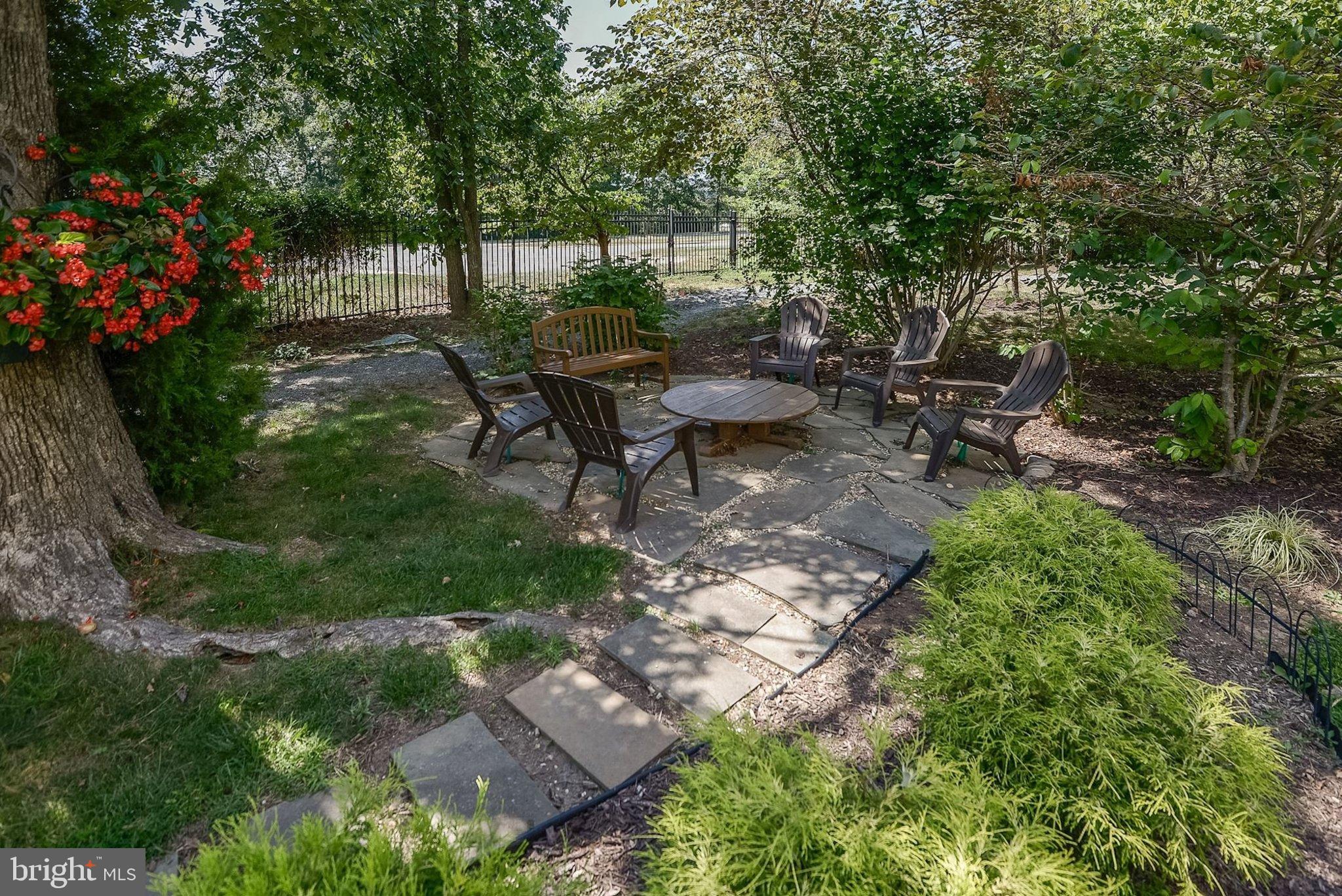 LANSDOWNE WOODS - Residential Lease