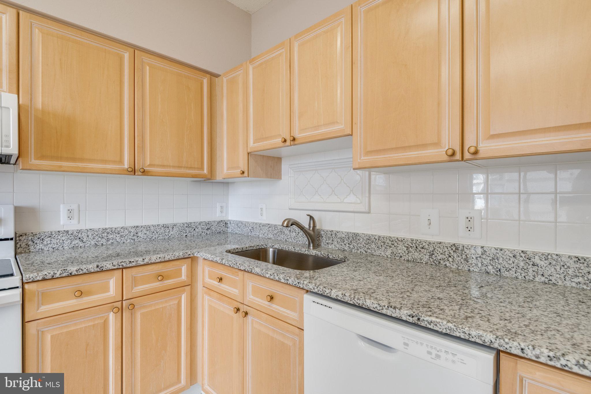 LANSDOWNE WOODS - Residential Lease