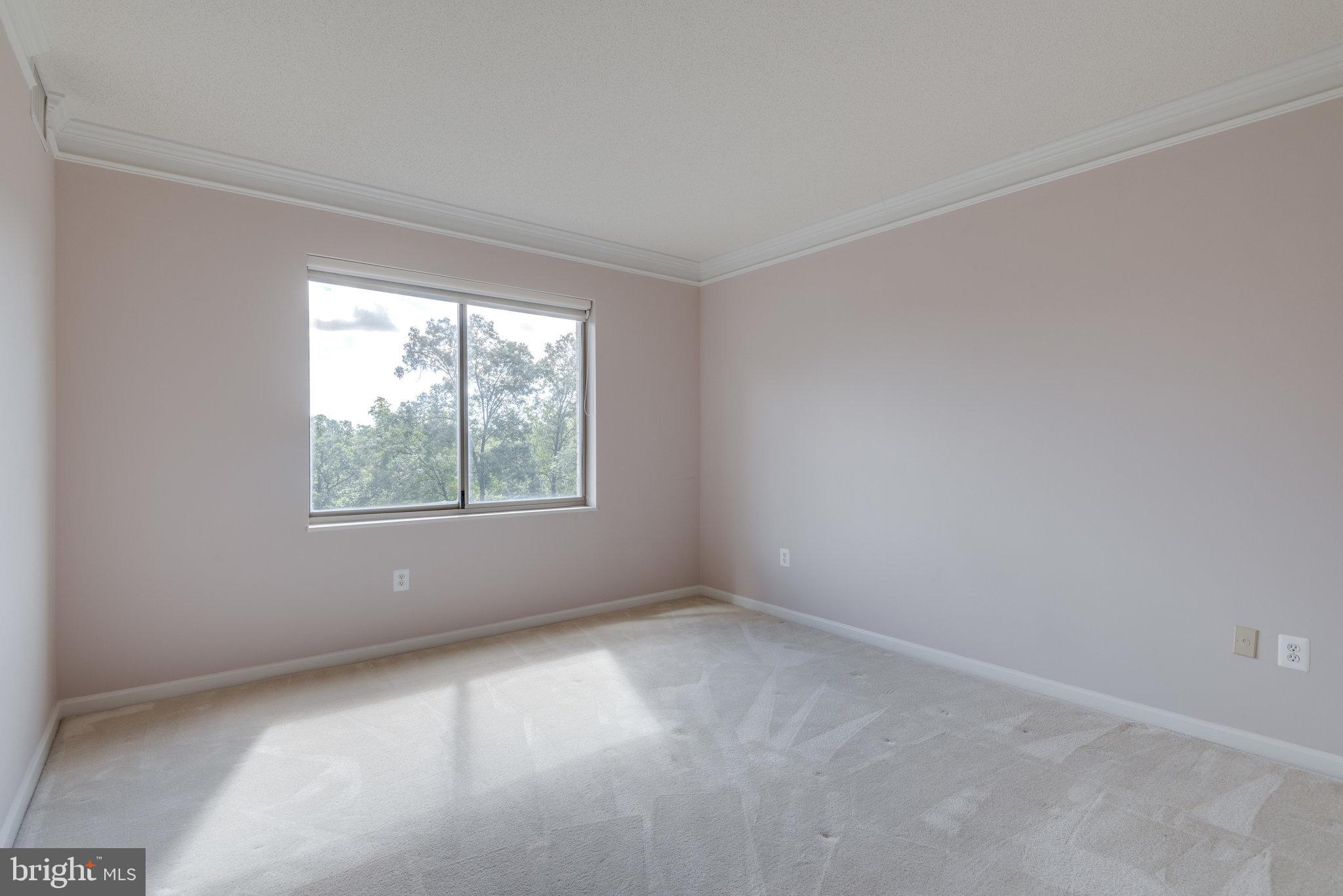 LANSDOWNE WOODS - Residential Lease