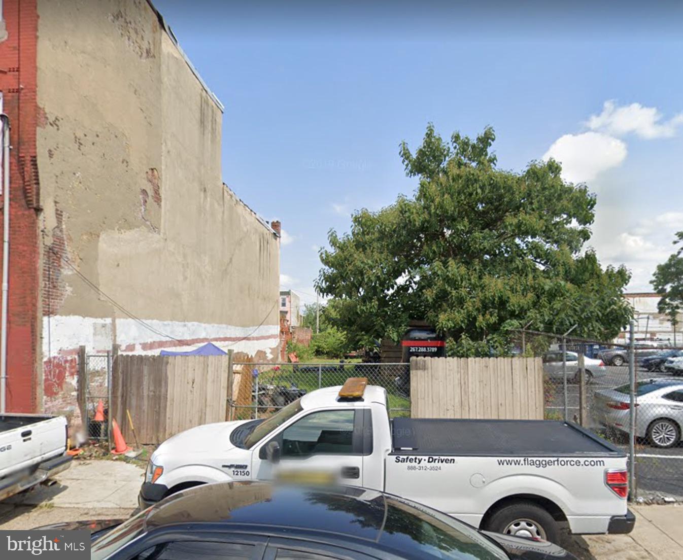 WOW!!!! Investor/Developer alert - 1969sq.ft. RM1 lot conveniently located near subway station and surrounded by shopping. Add to your investment portfolio and build your next multifamily here! Drive-by today!