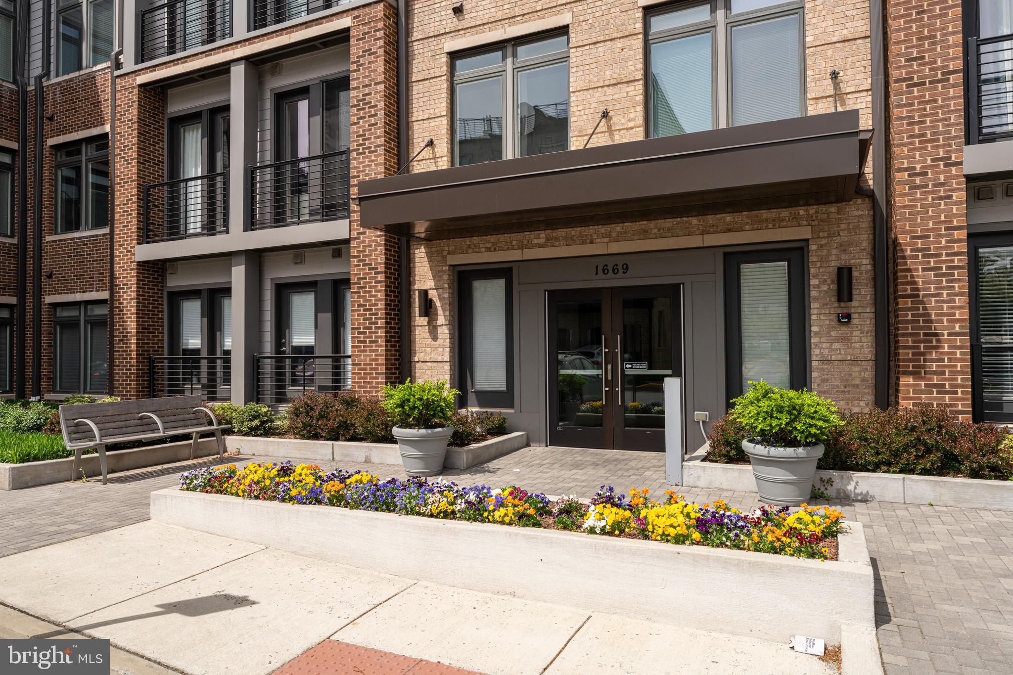 RESTON - Residential