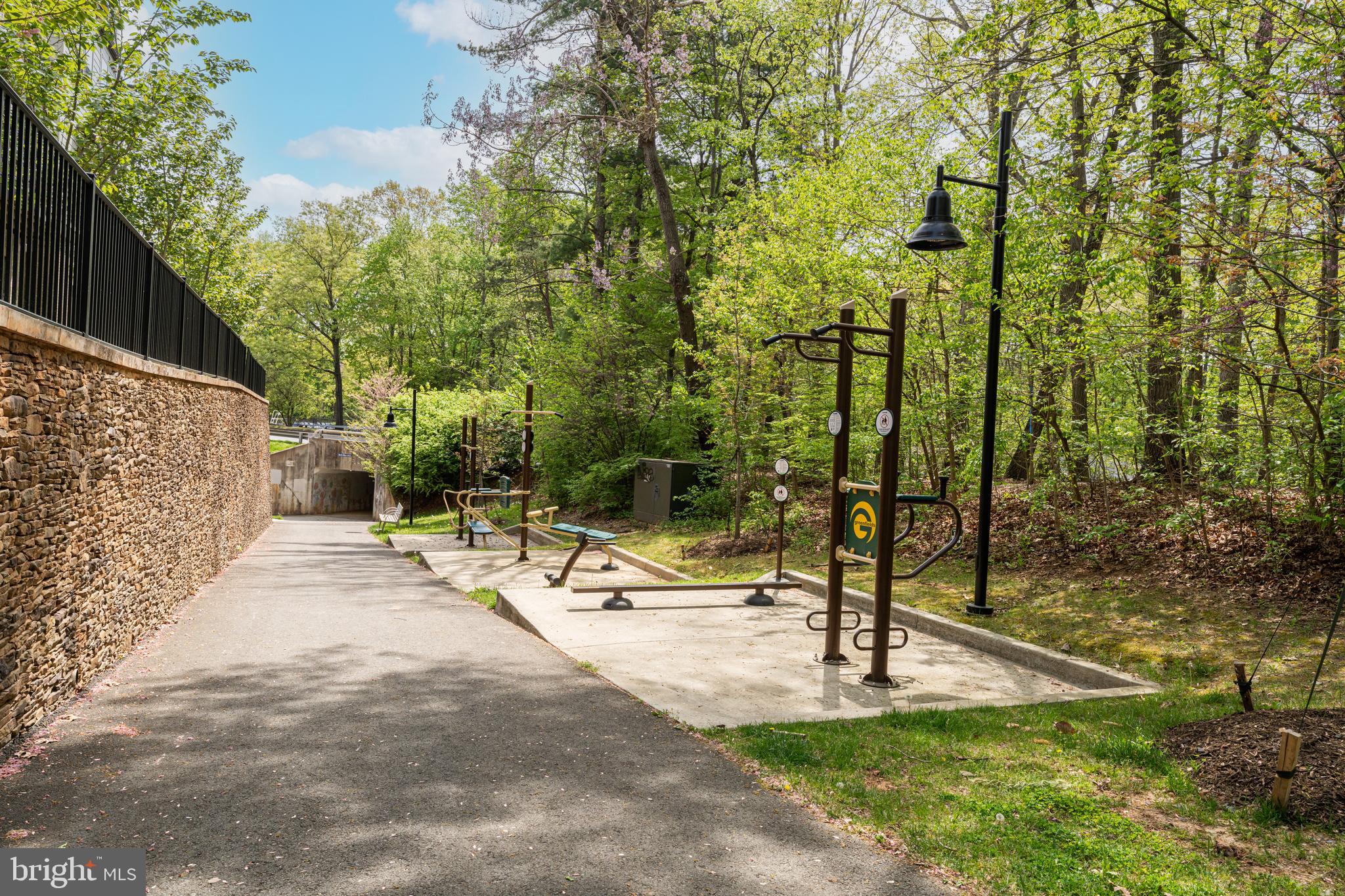 RESTON - Residential