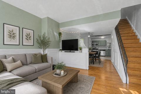 Townhouse For Rent - 915 N 6th Street<br/> PHILADELPHIA, PA 19123