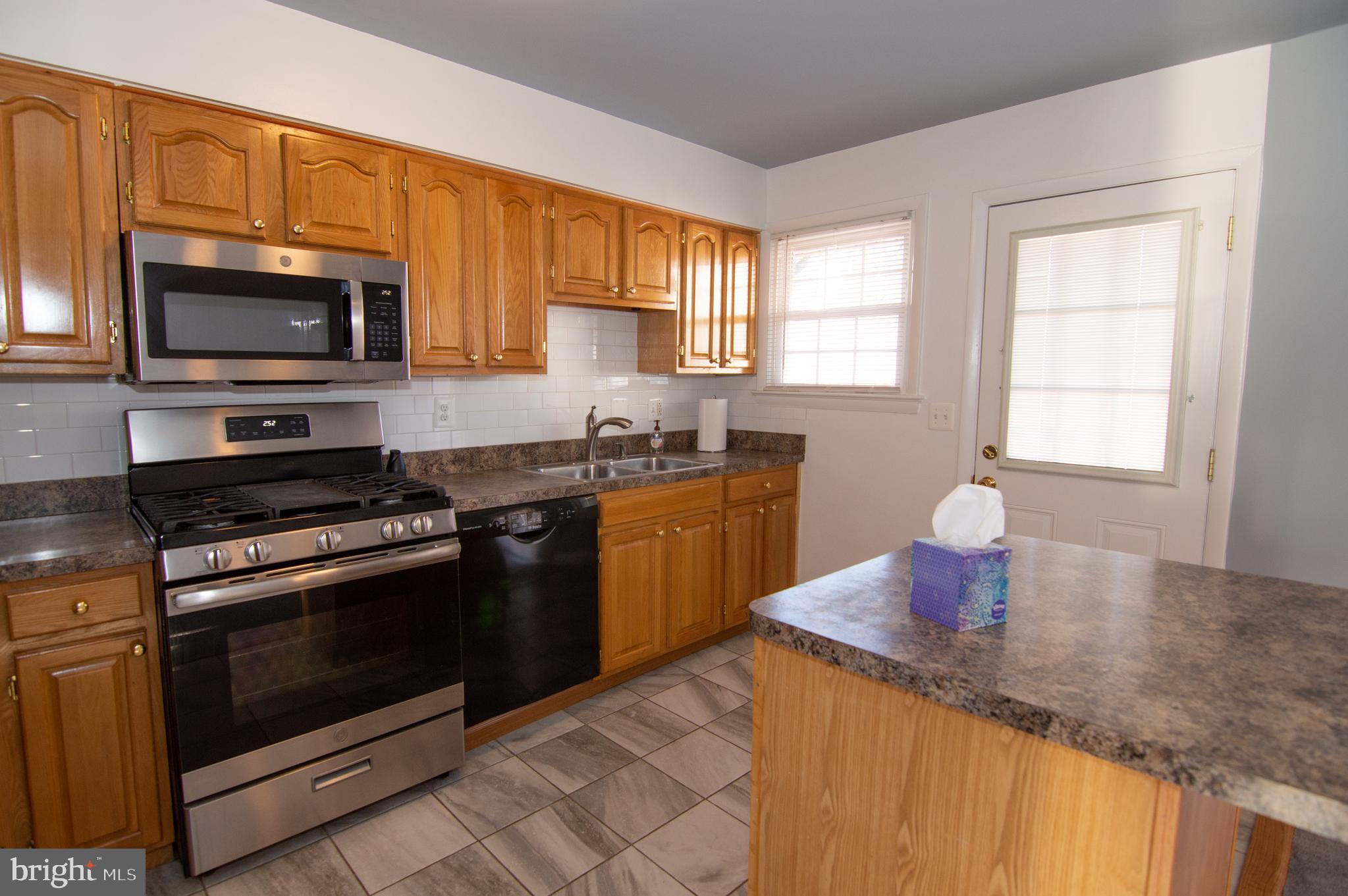 HIGHVIEW PARK - Residential Lease