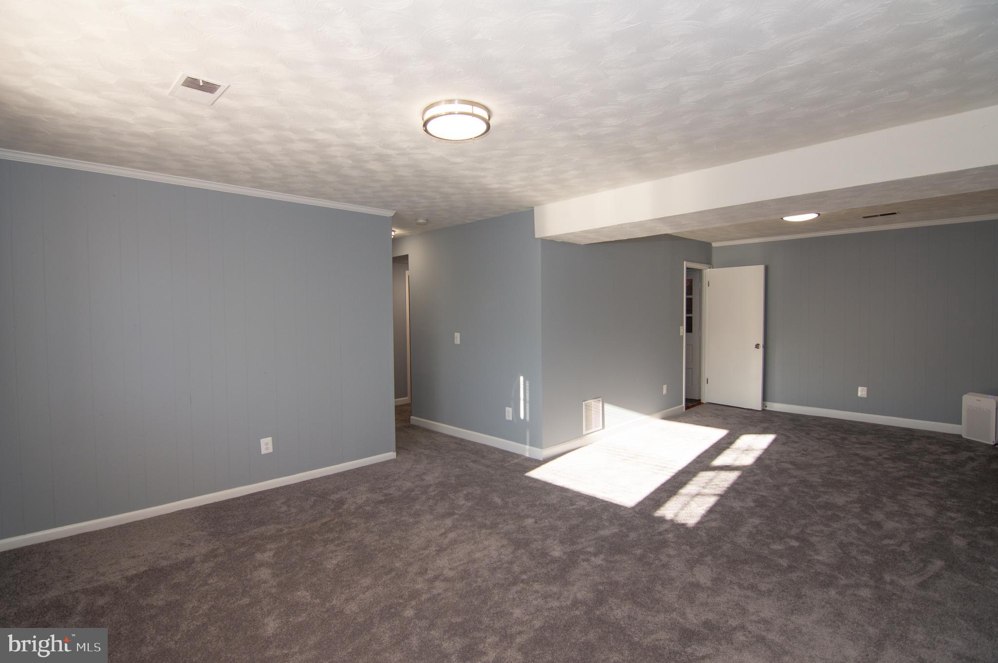 HIGHVIEW PARK - Residential Lease