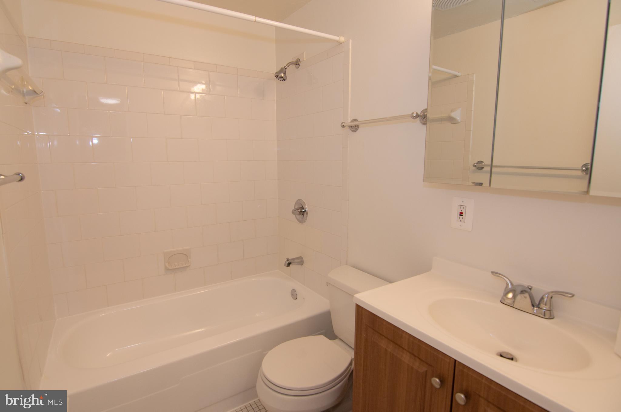 HIGHVIEW PARK - Residential Lease