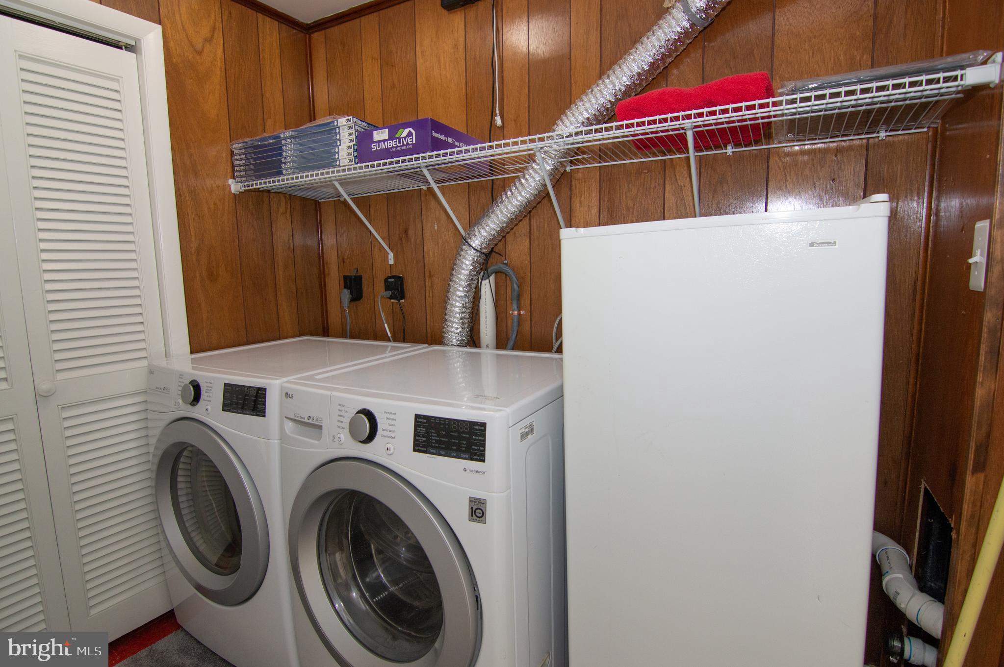 HIGHVIEW PARK - Residential Lease