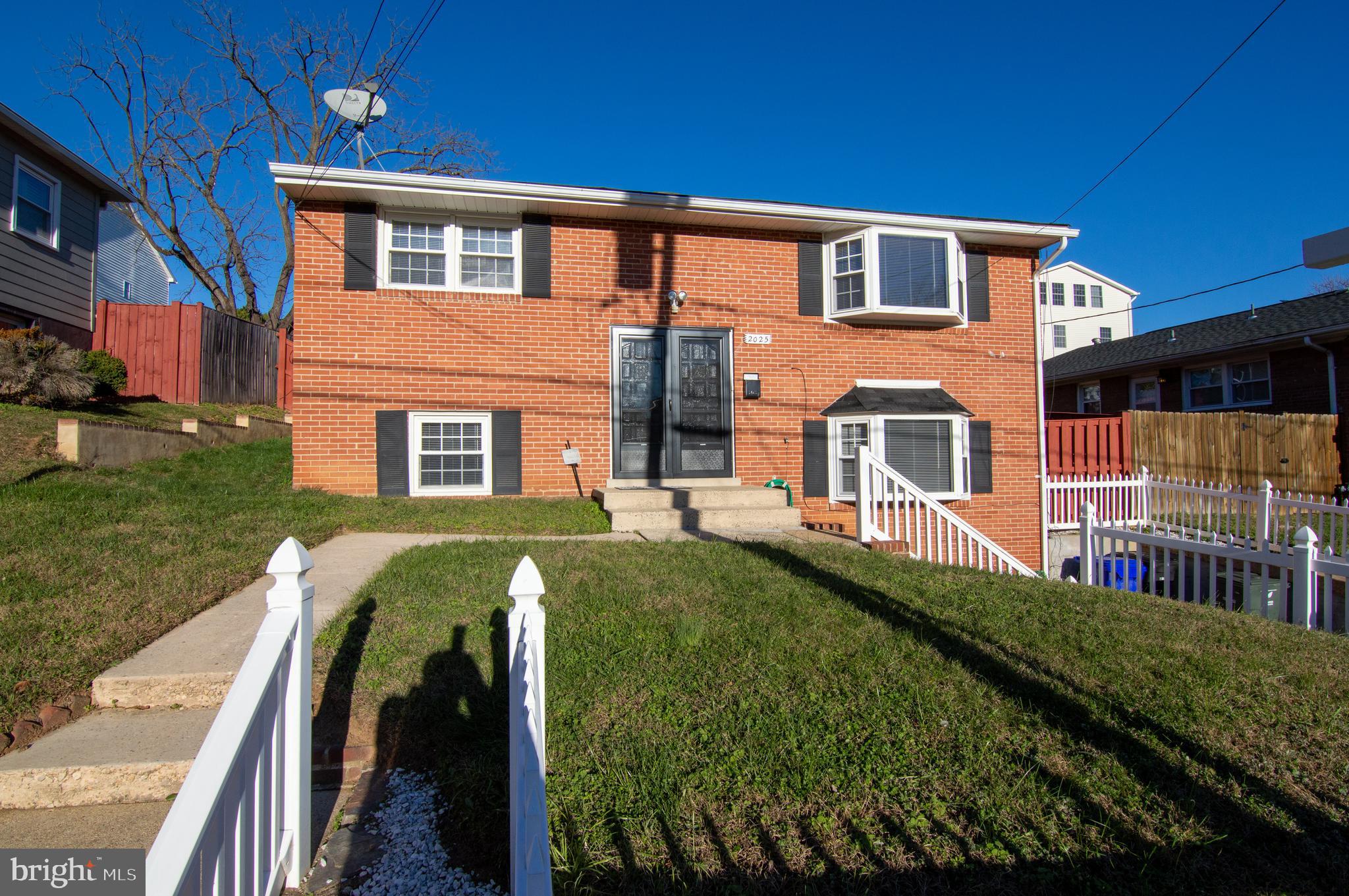 HIGHVIEW PARK - Residential Lease