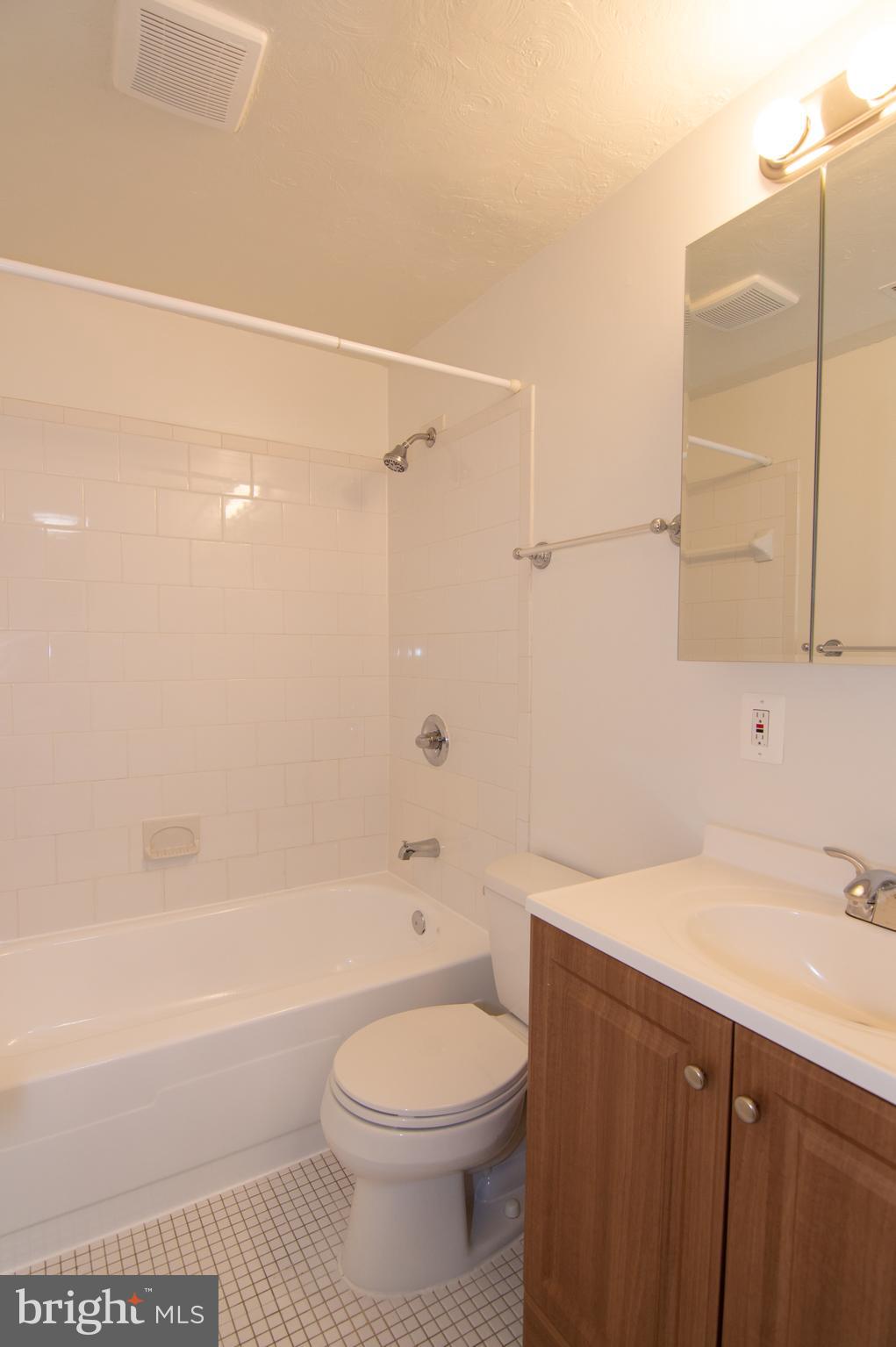 HIGHVIEW PARK - Residential Lease