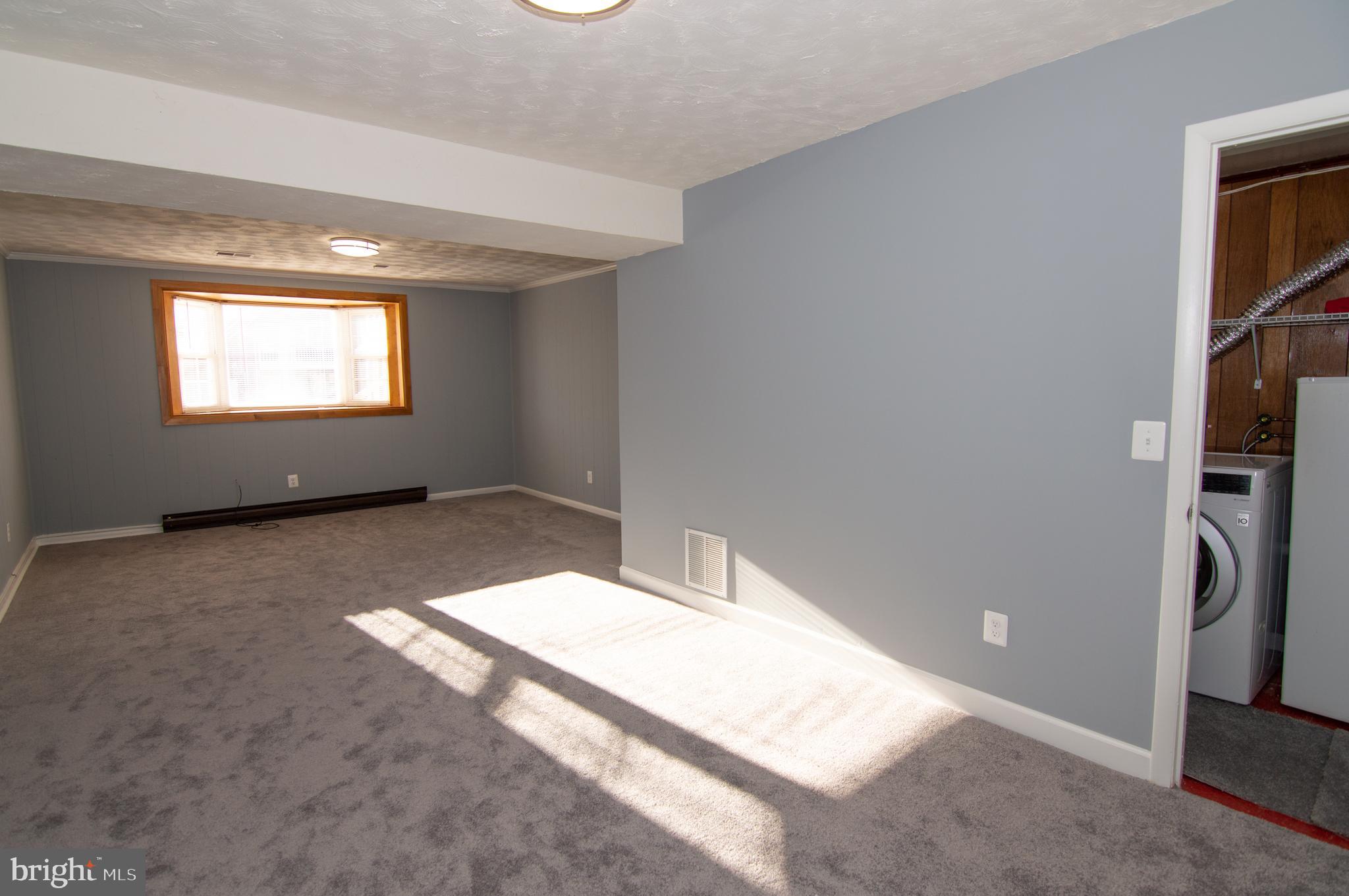 HIGHVIEW PARK - Residential Lease