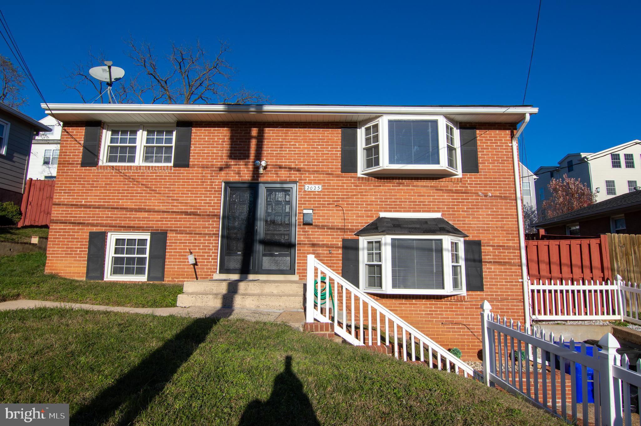 HIGHVIEW PARK - Residential Lease