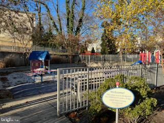 HIGHVIEW PARK - Residential Lease