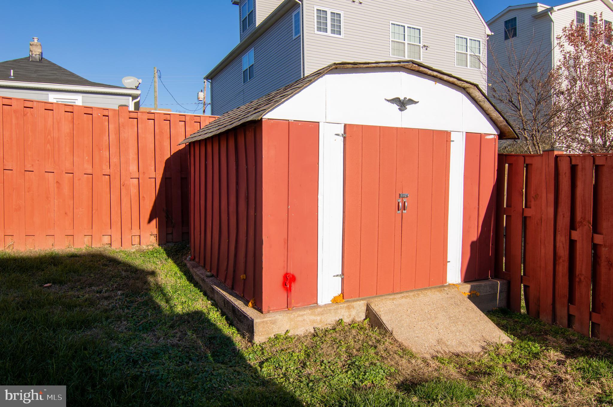 HIGHVIEW PARK - Residential Lease