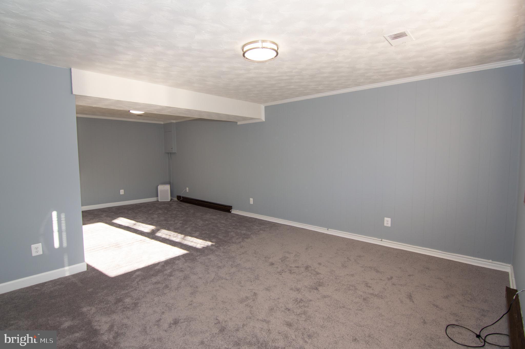 HIGHVIEW PARK - Residential Lease