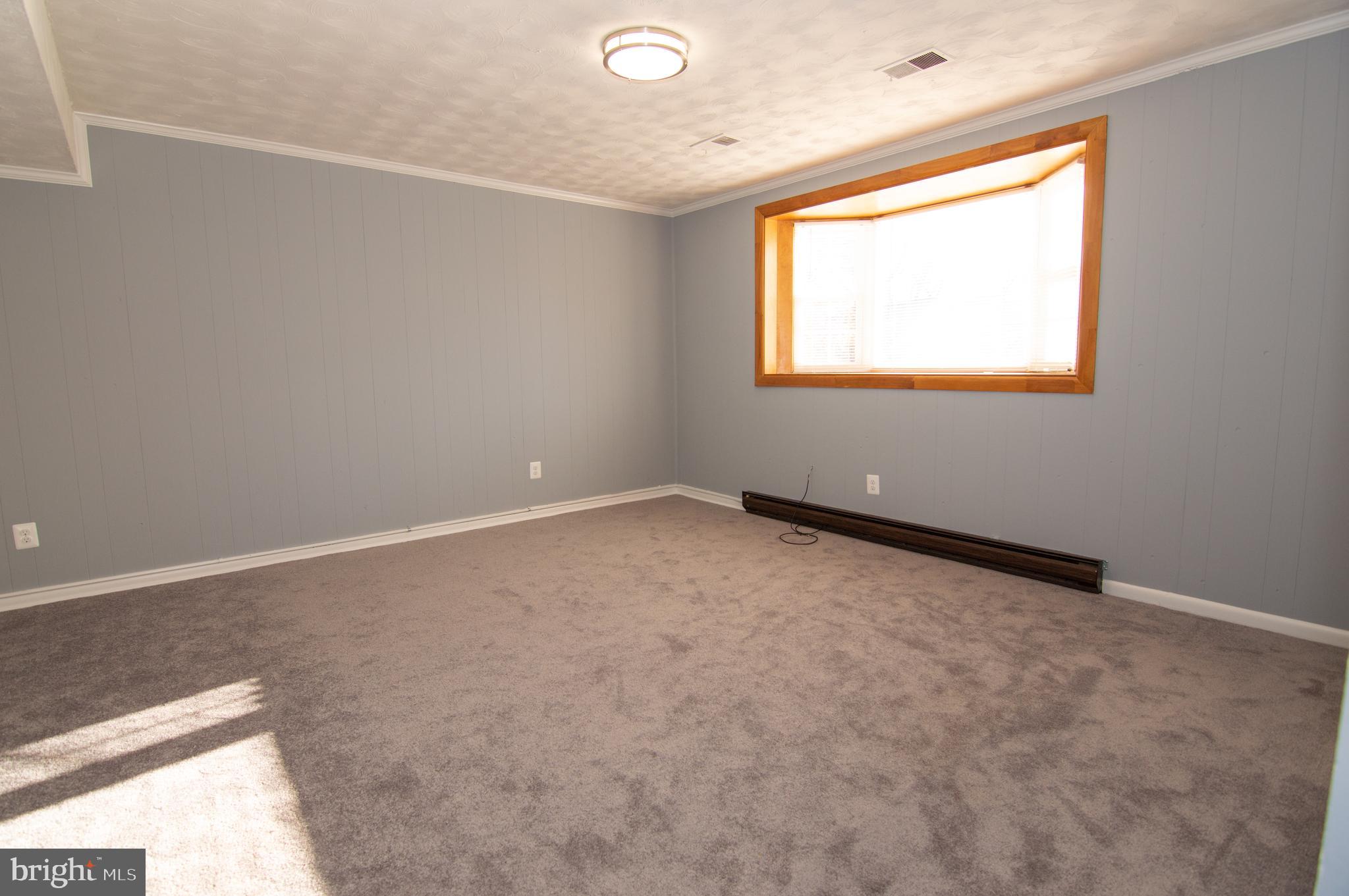 HIGHVIEW PARK - Residential Lease