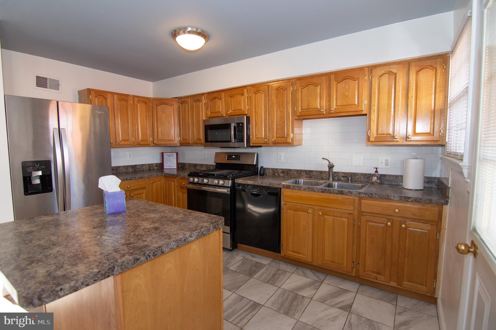 HIGHVIEW PARK - Residential Lease