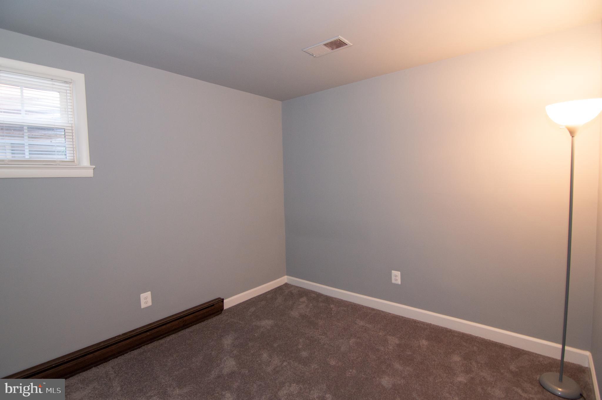 HIGHVIEW PARK - Residential Lease