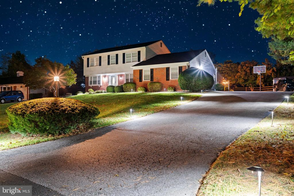 Photo of 9313 Joey Drive, ELLICOTT CITY, MD 21042 (MLS # MDHW2060670)