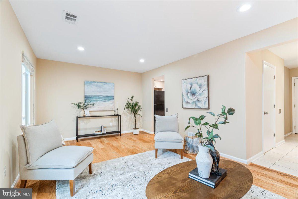 MARYLAND PLACE - Residential