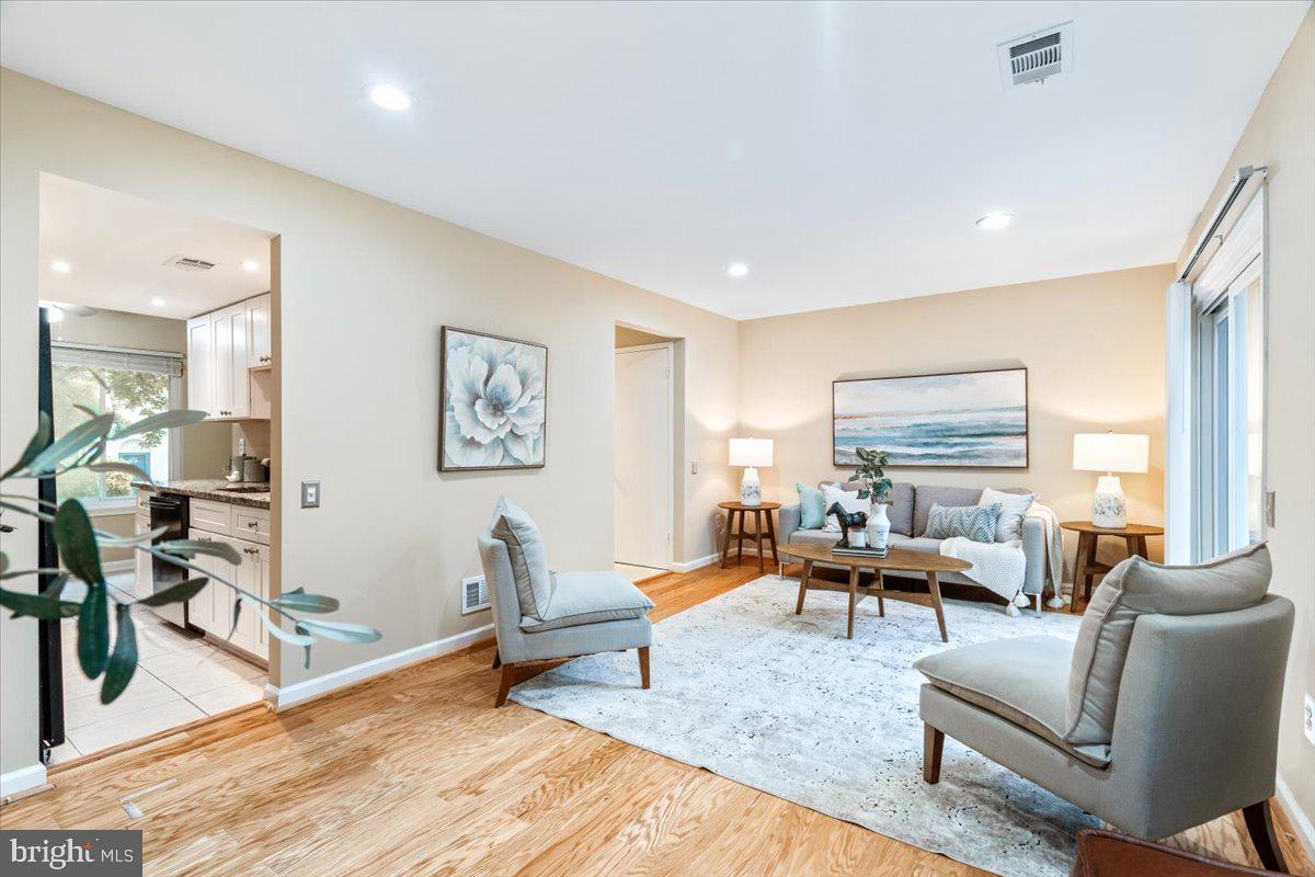 MARYLAND PLACE - Residential