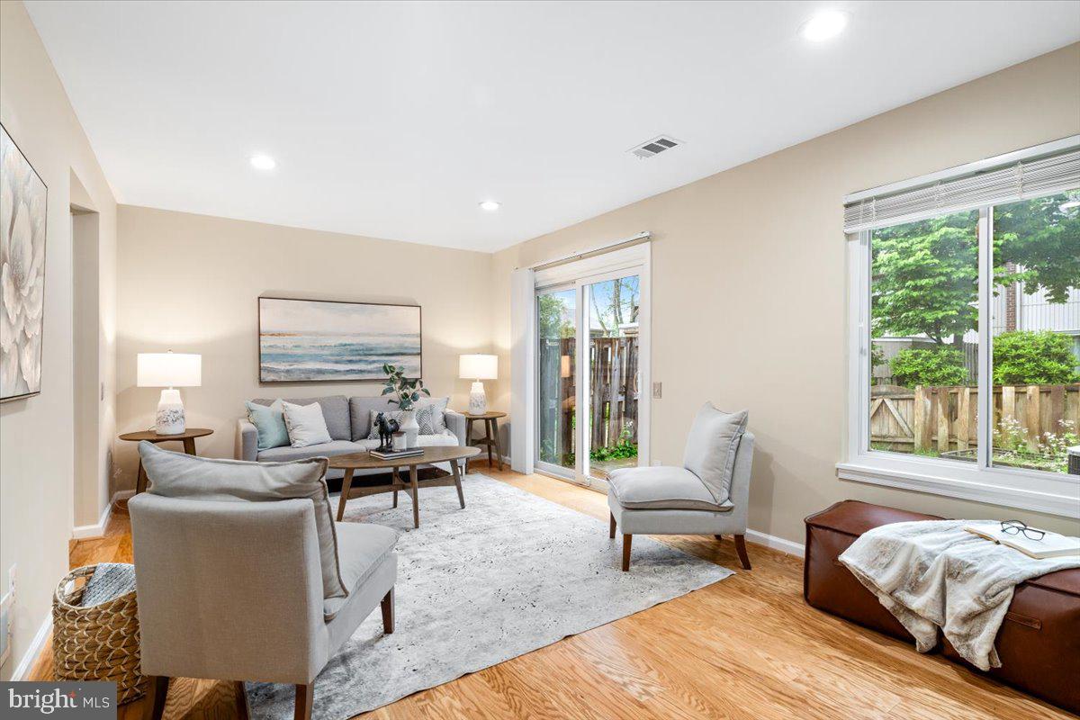 MARYLAND PLACE - Residential