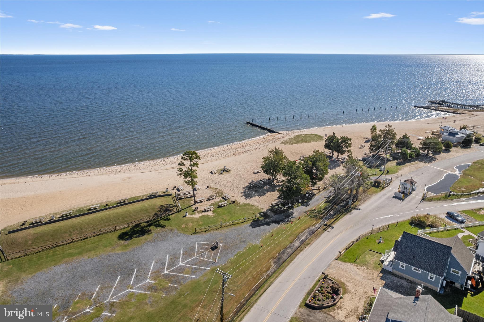 BREEZY POINT - Residential