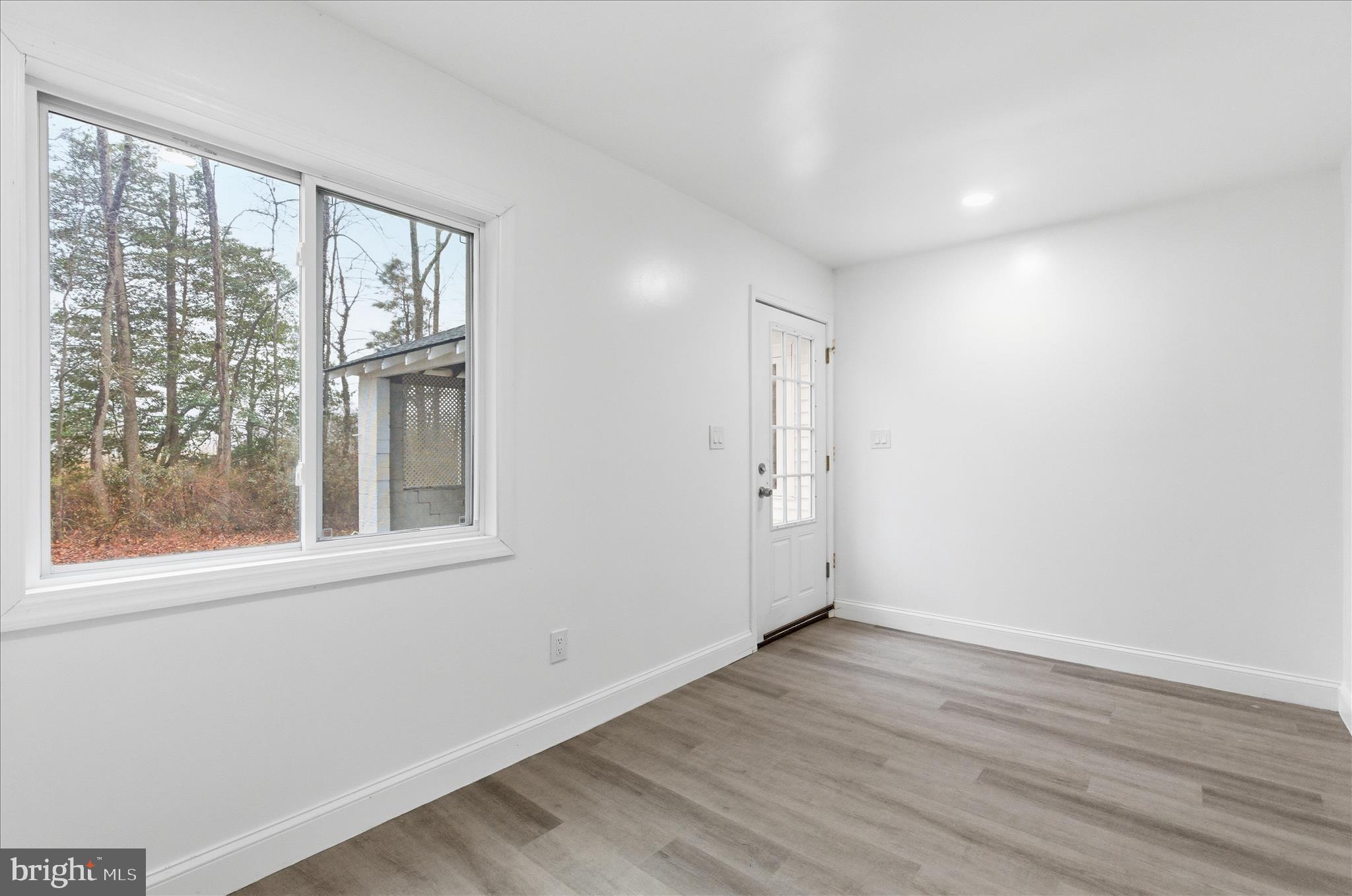 BREEZY POINT - Residential