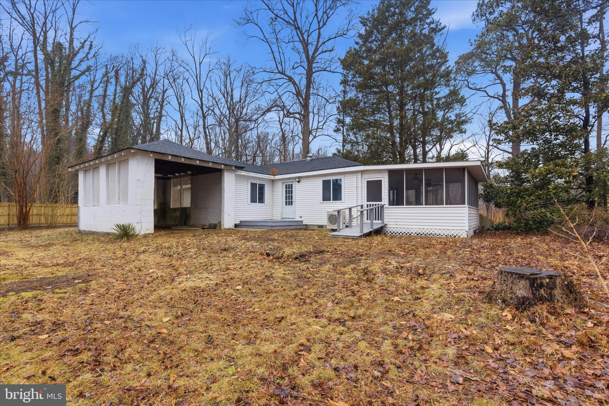 BREEZY POINT - Residential