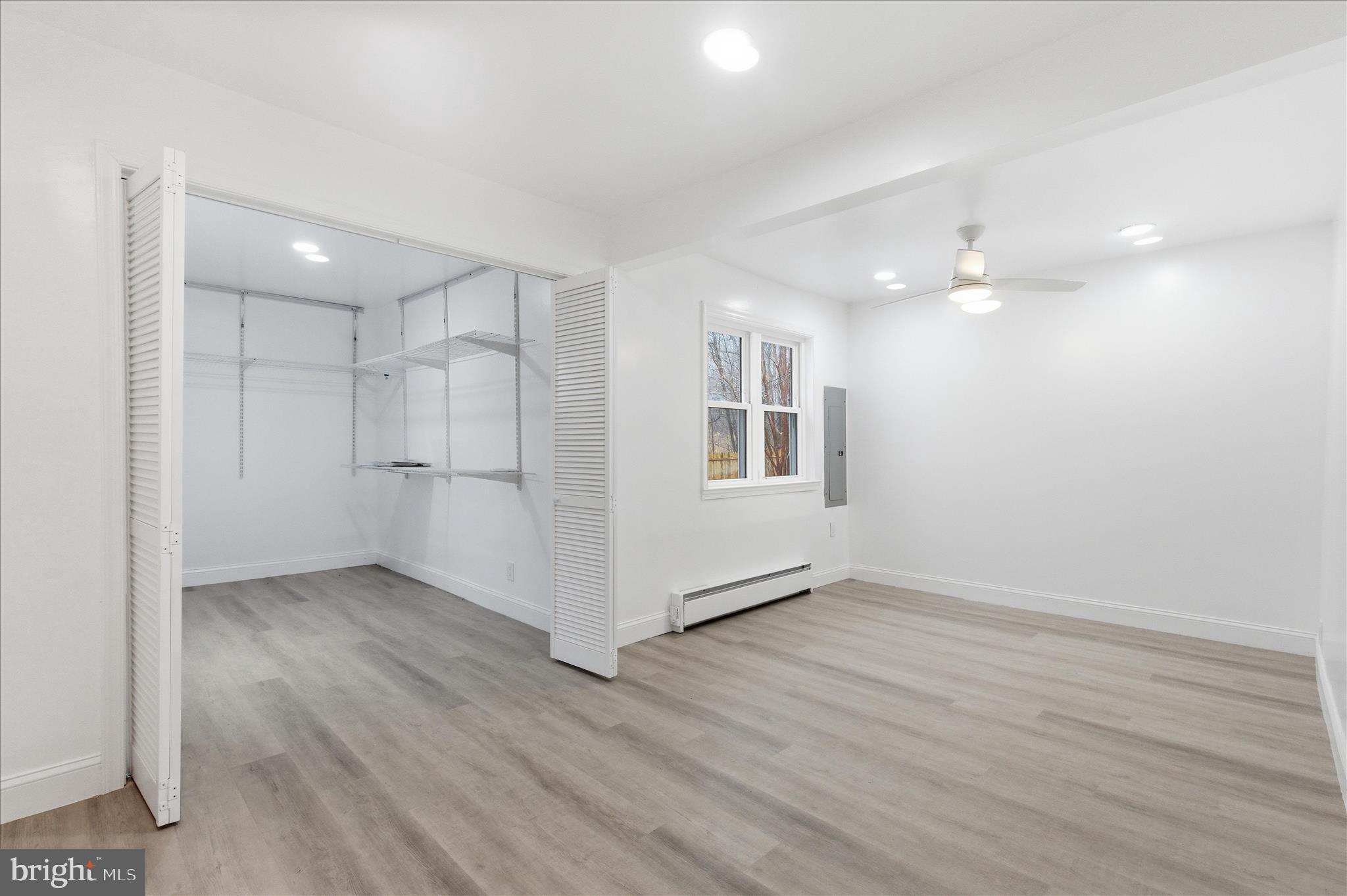 BREEZY POINT - Residential