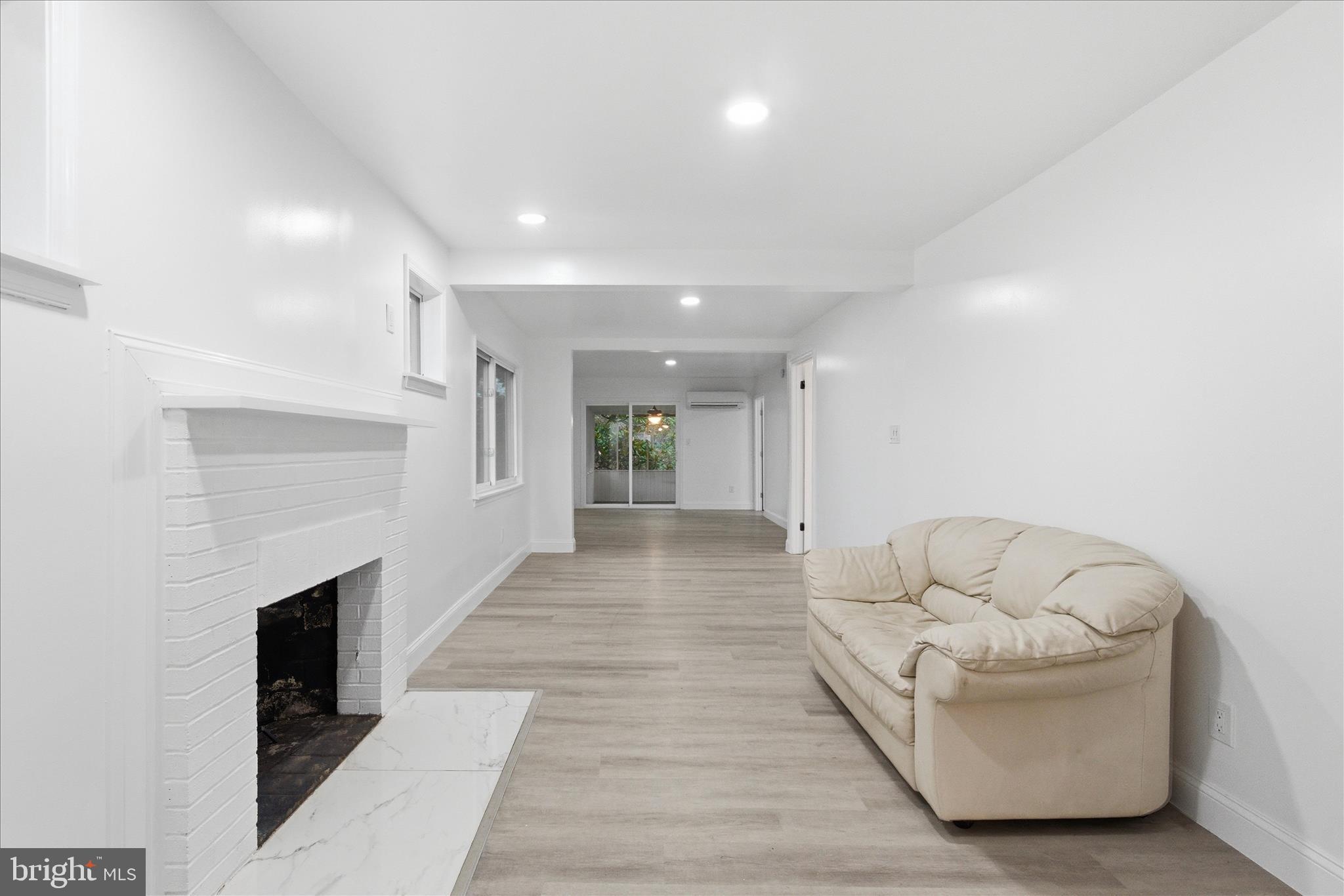 BREEZY POINT - Residential